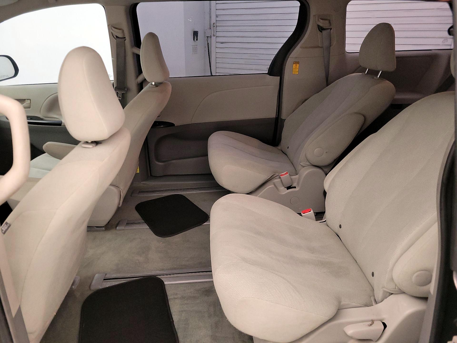 Thumbnail: 2014 Toyota Sienna - 16
