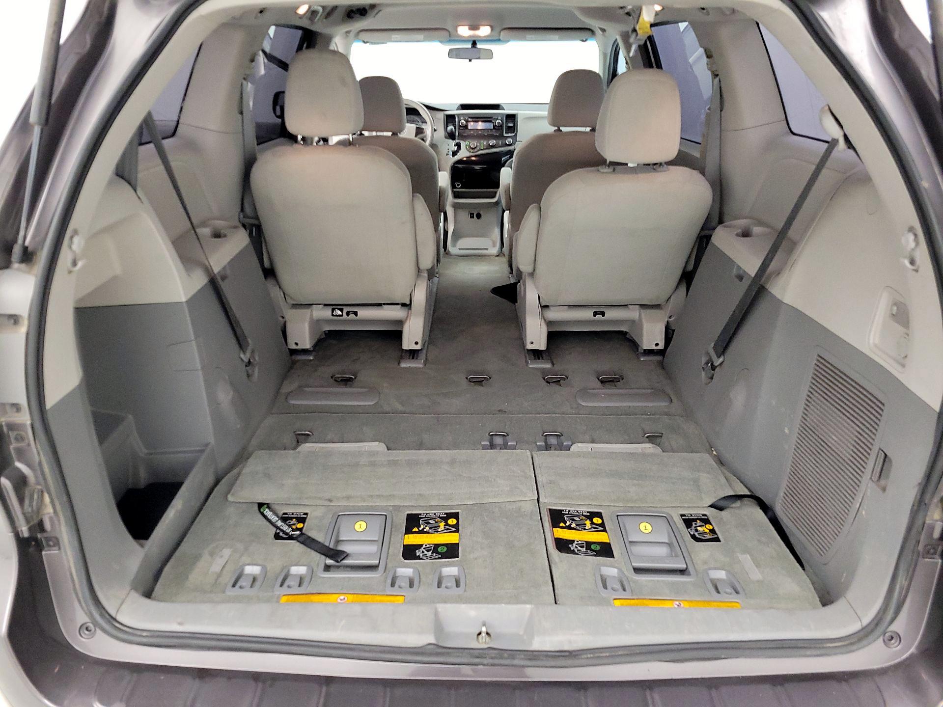 Thumbnail: 2014 Toyota Sienna - 17
