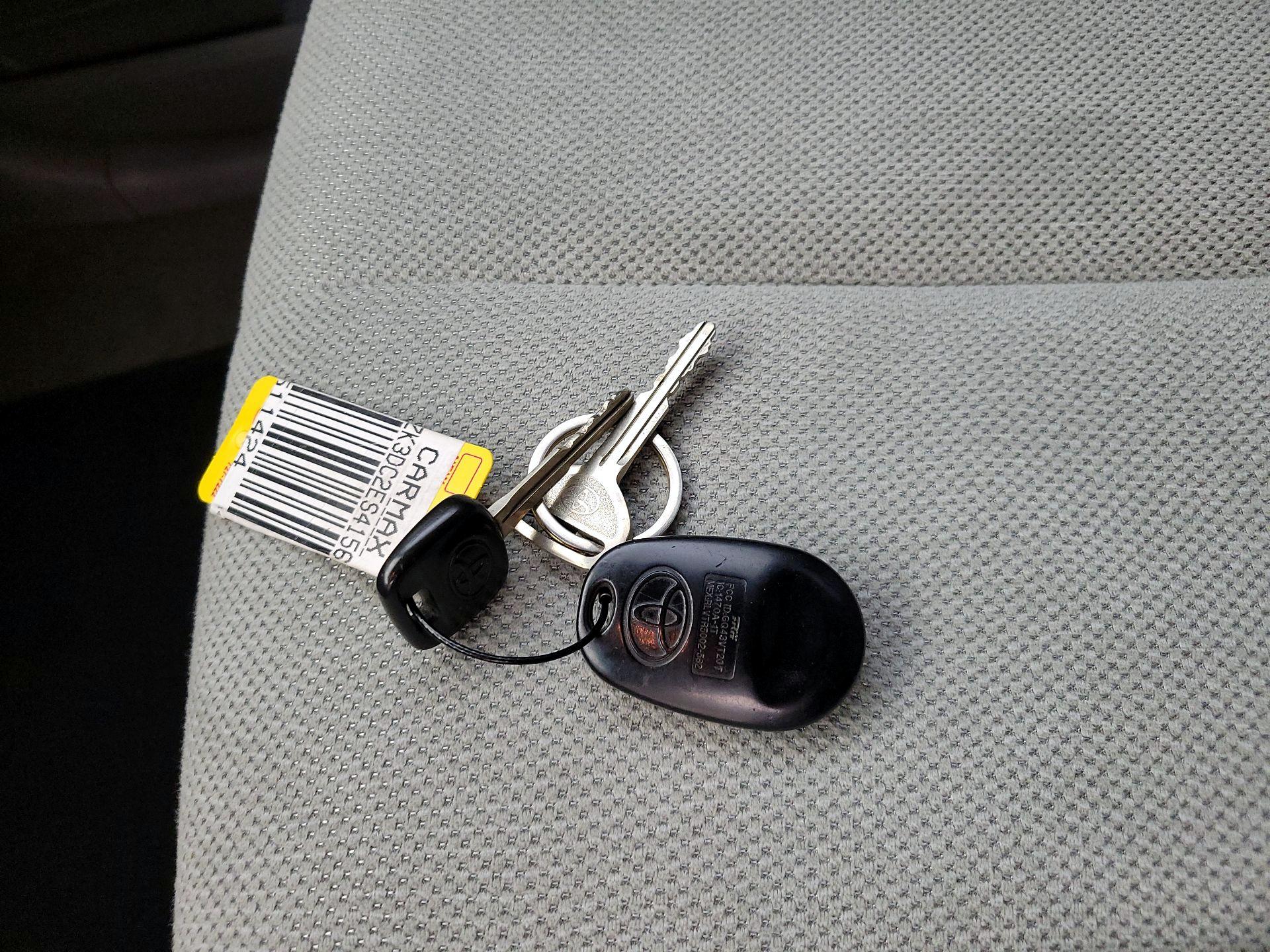 Thumbnail: 2014 Toyota Sienna - 19
