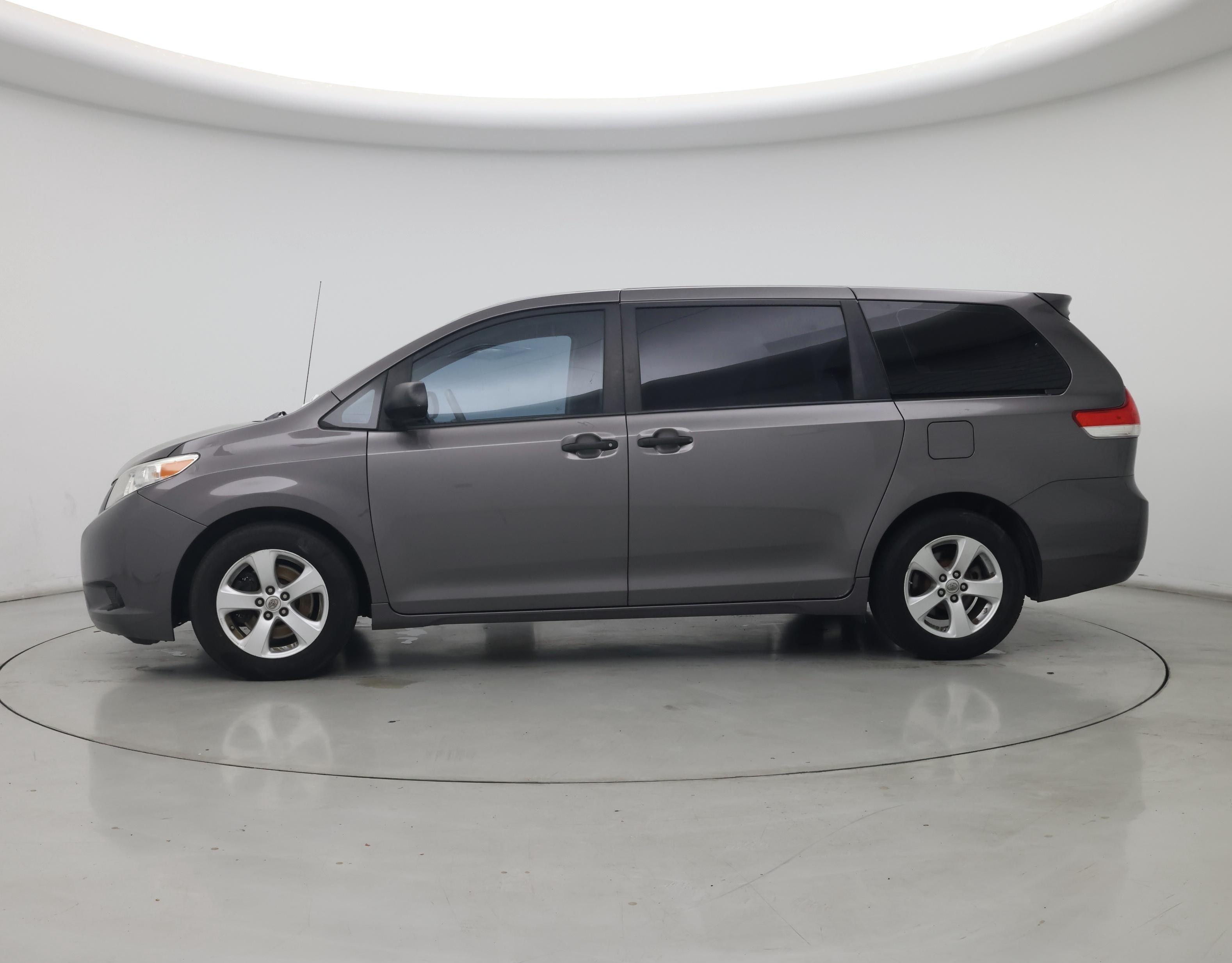 Thumbnail: 2014 Toyota Sienna - 3