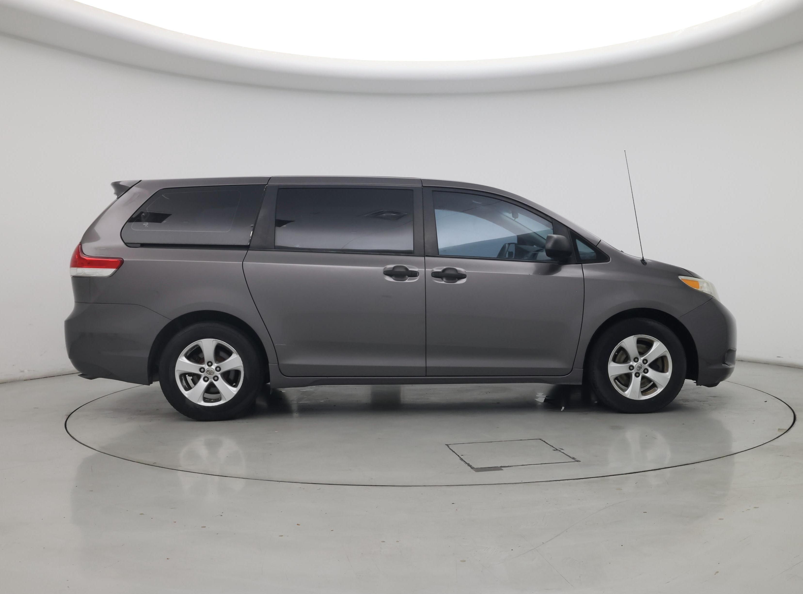Thumbnail: 2014 Toyota Sienna - 7