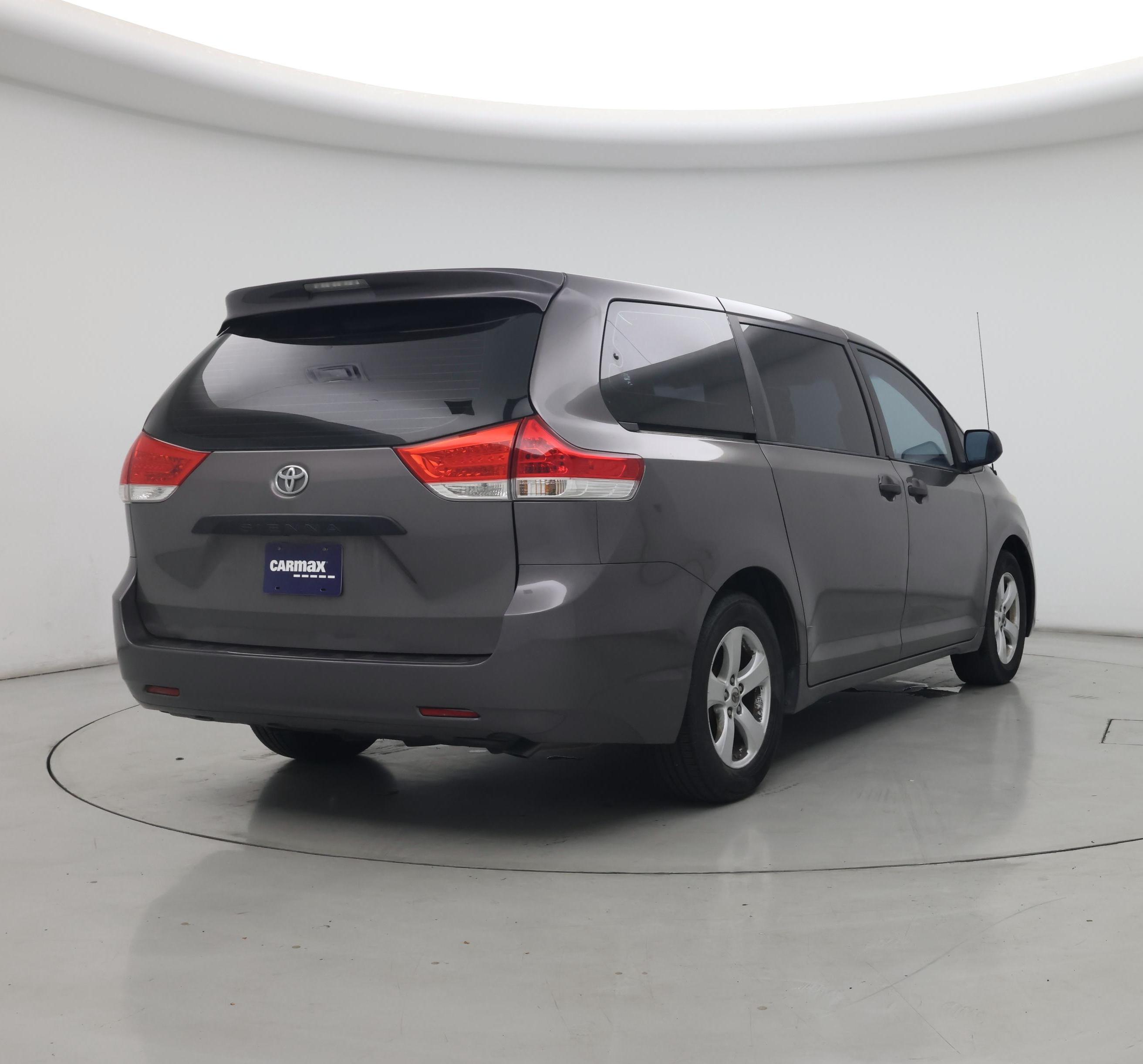 Thumbnail: 2014 Toyota Sienna - 8