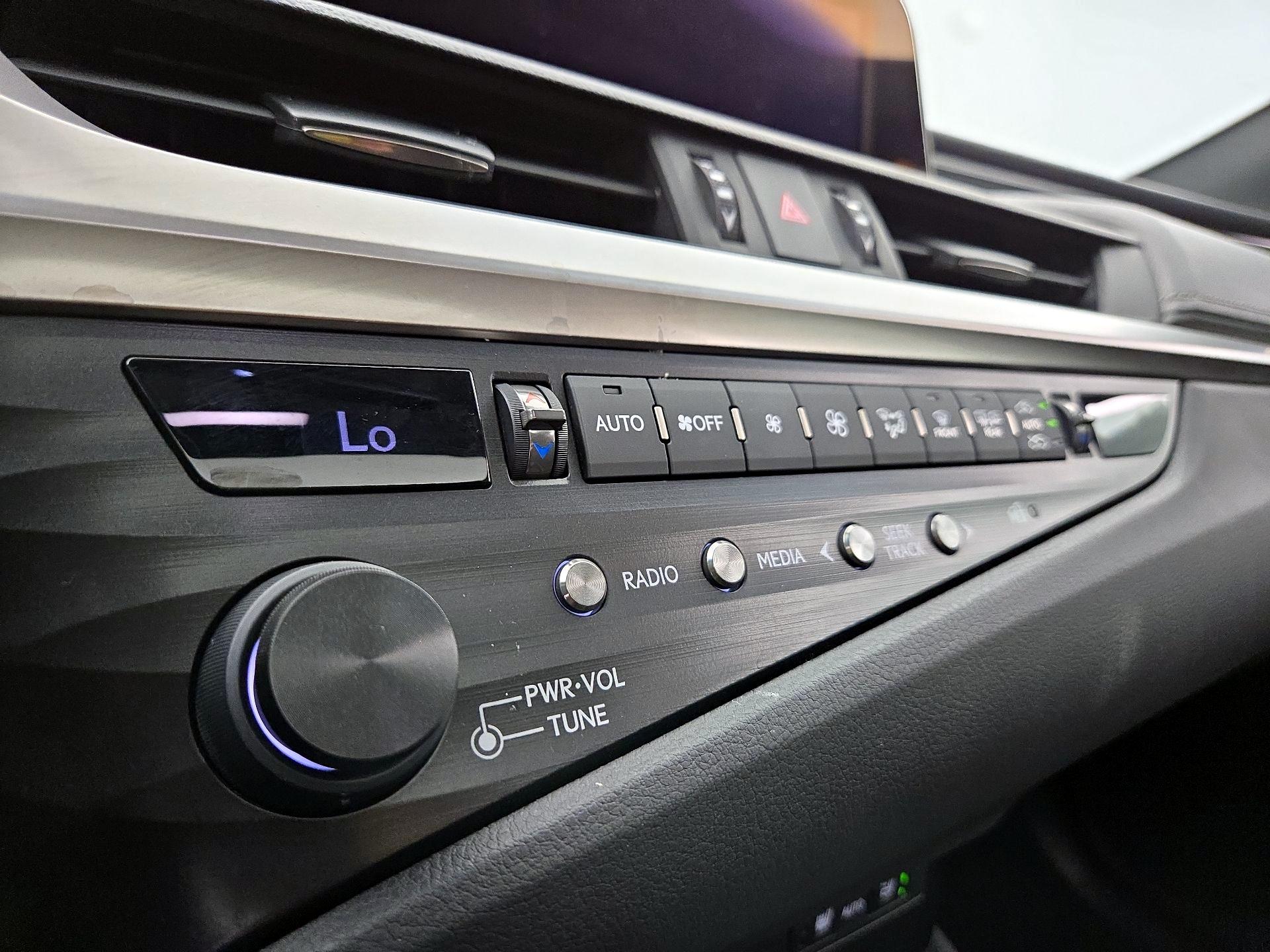 Thumbnail: 2019 Lexus ES - 17