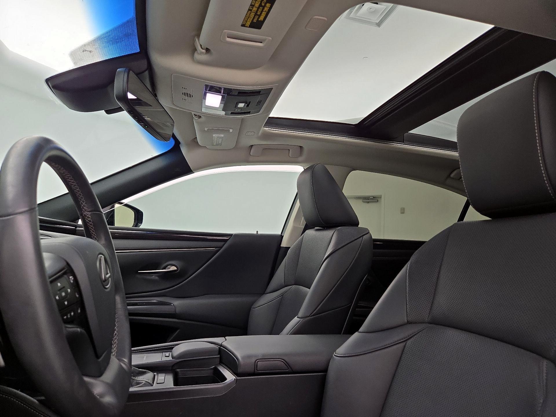 Thumbnail: 2019 Lexus ES - 20