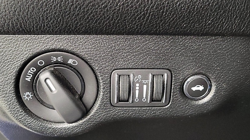 2018 Dodge Challenger SXT 13