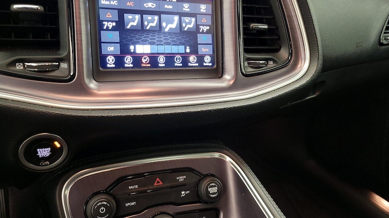 2018 Dodge Challenger SXT 16