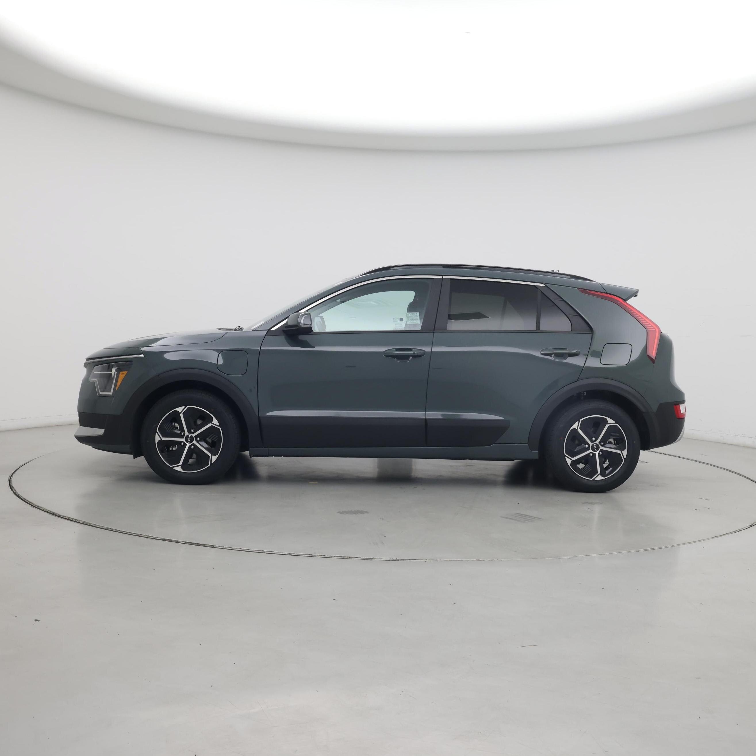 Thumbnail: 2024 Kia Niro - 3