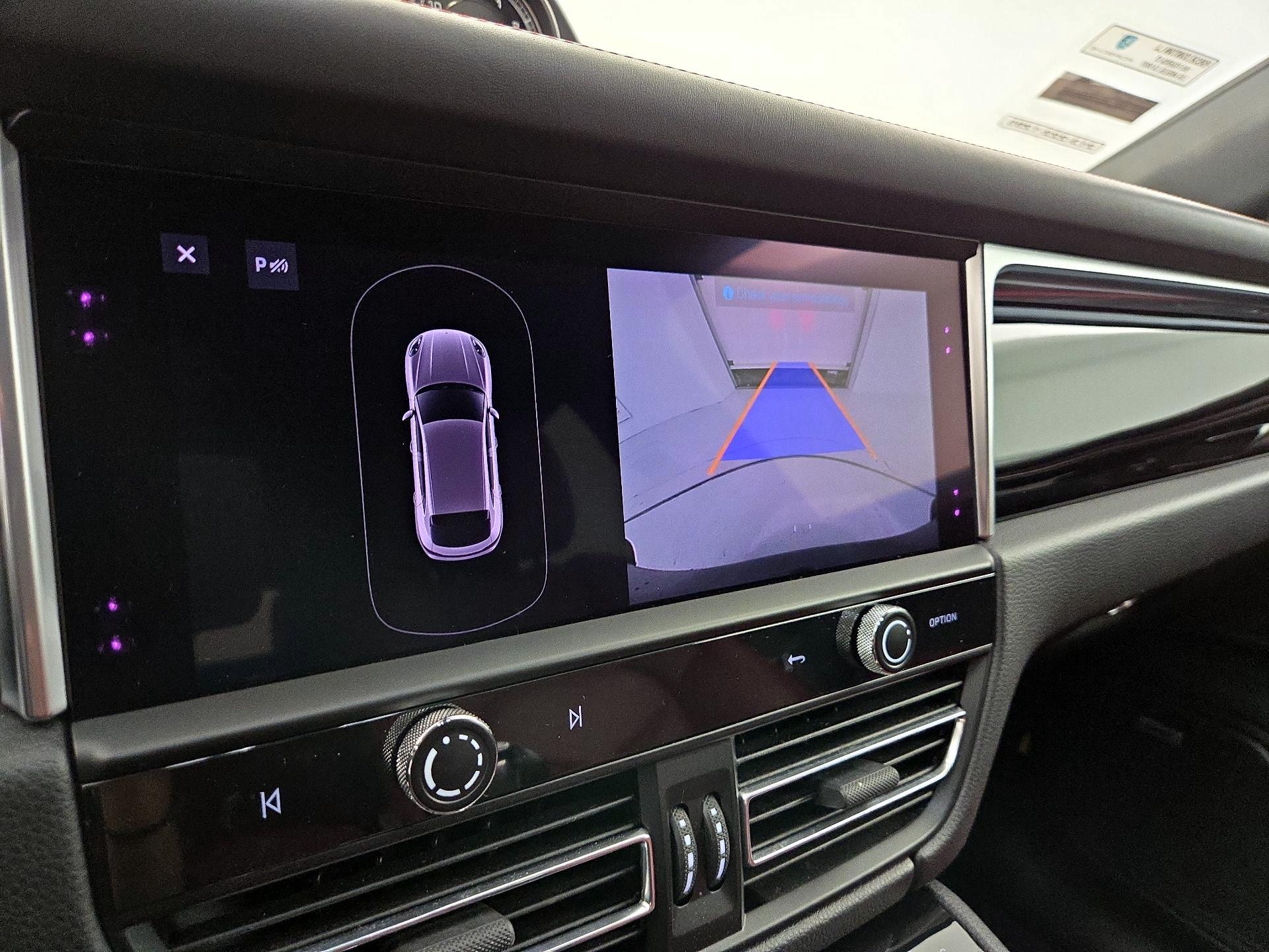 Thumbnail: 2022 Porsche Macan - 15