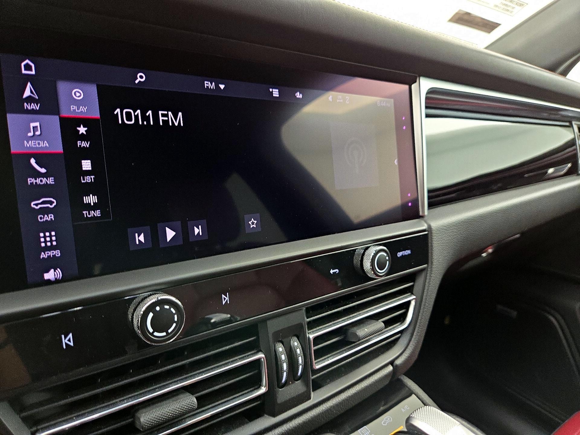 Thumbnail: 2022 Porsche Macan - 16
