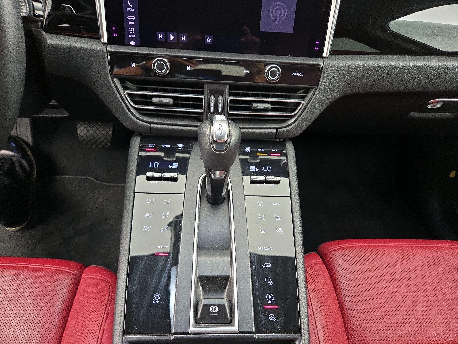 Thumbnail: 2022 Porsche Macan - 18