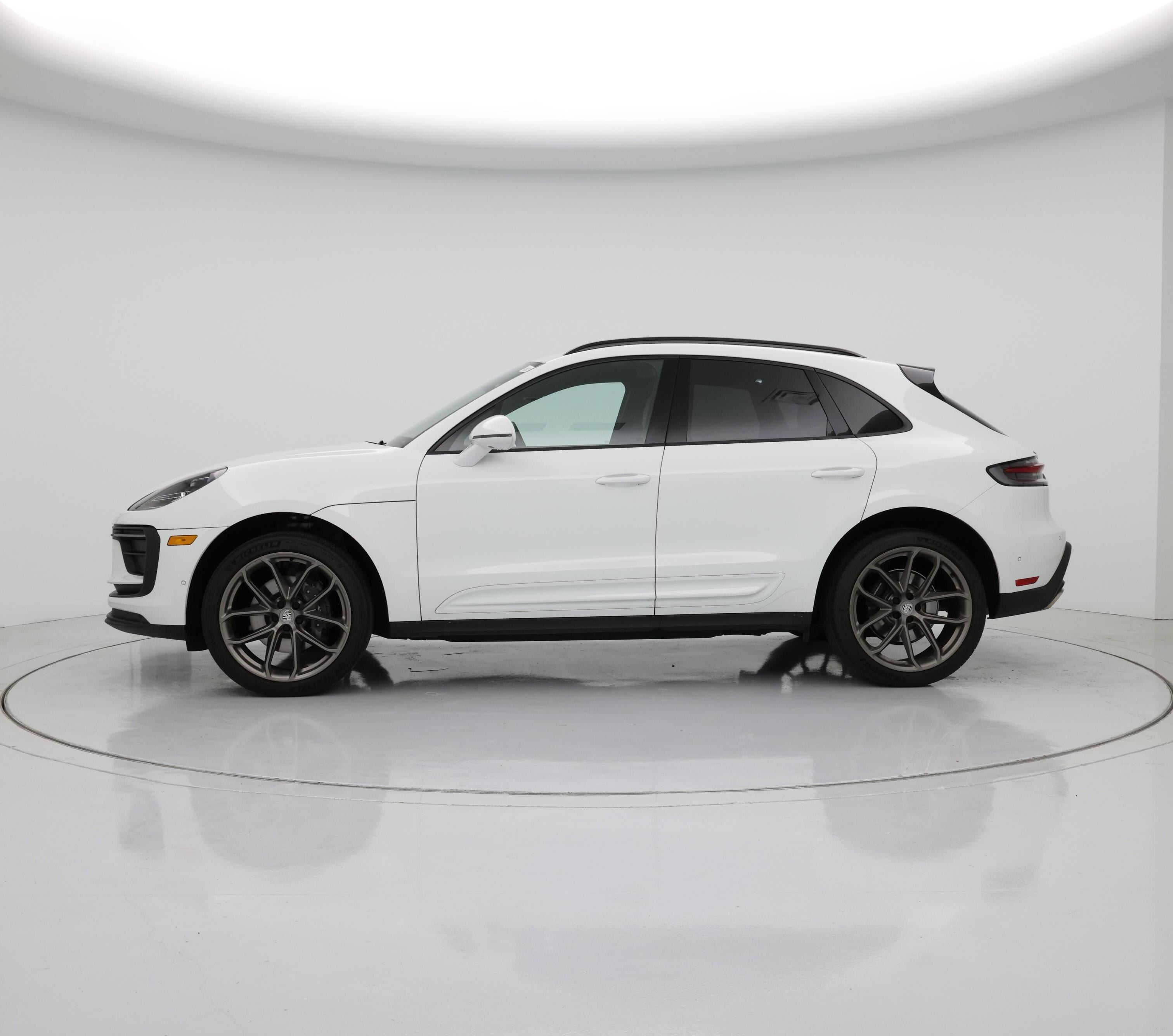 Thumbnail: 2022 Porsche Macan - 3