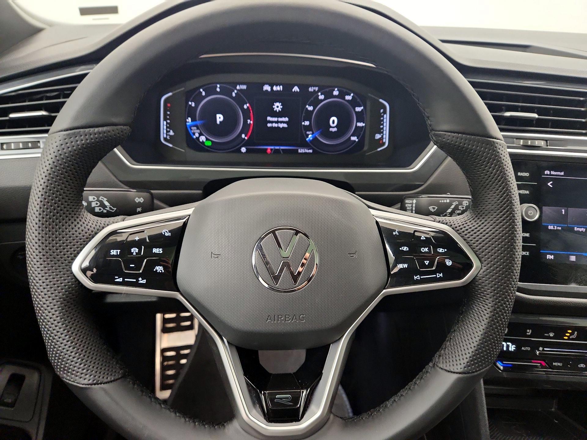 Thumbnail: 2022 Volkswagen Tiguan - 10