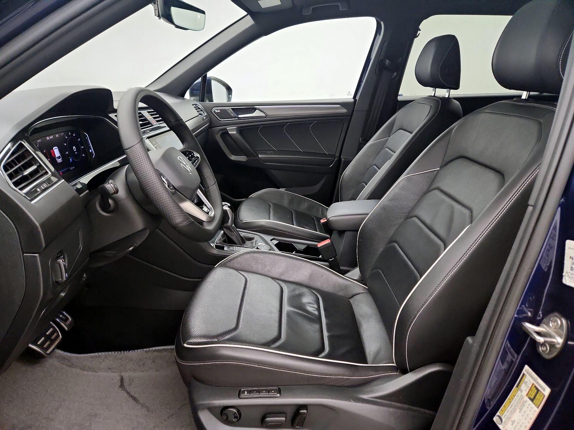 Thumbnail: 2022 Volkswagen Tiguan - 11