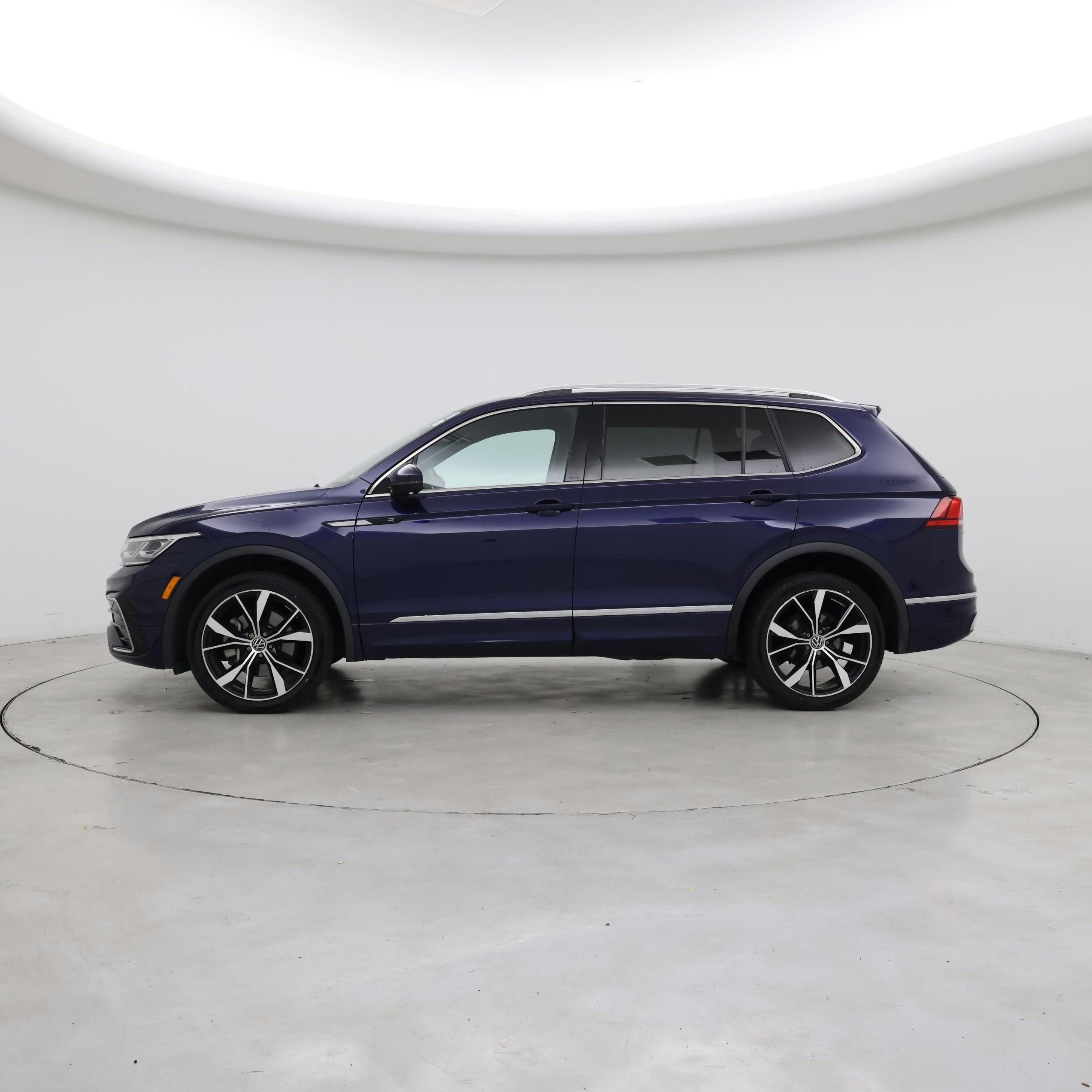 Thumbnail: 2022 Volkswagen Tiguan - 3