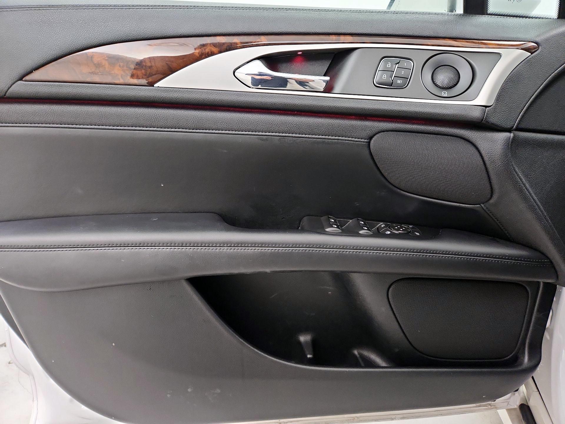 Thumbnail: 2017 Lincoln MKZ - 12