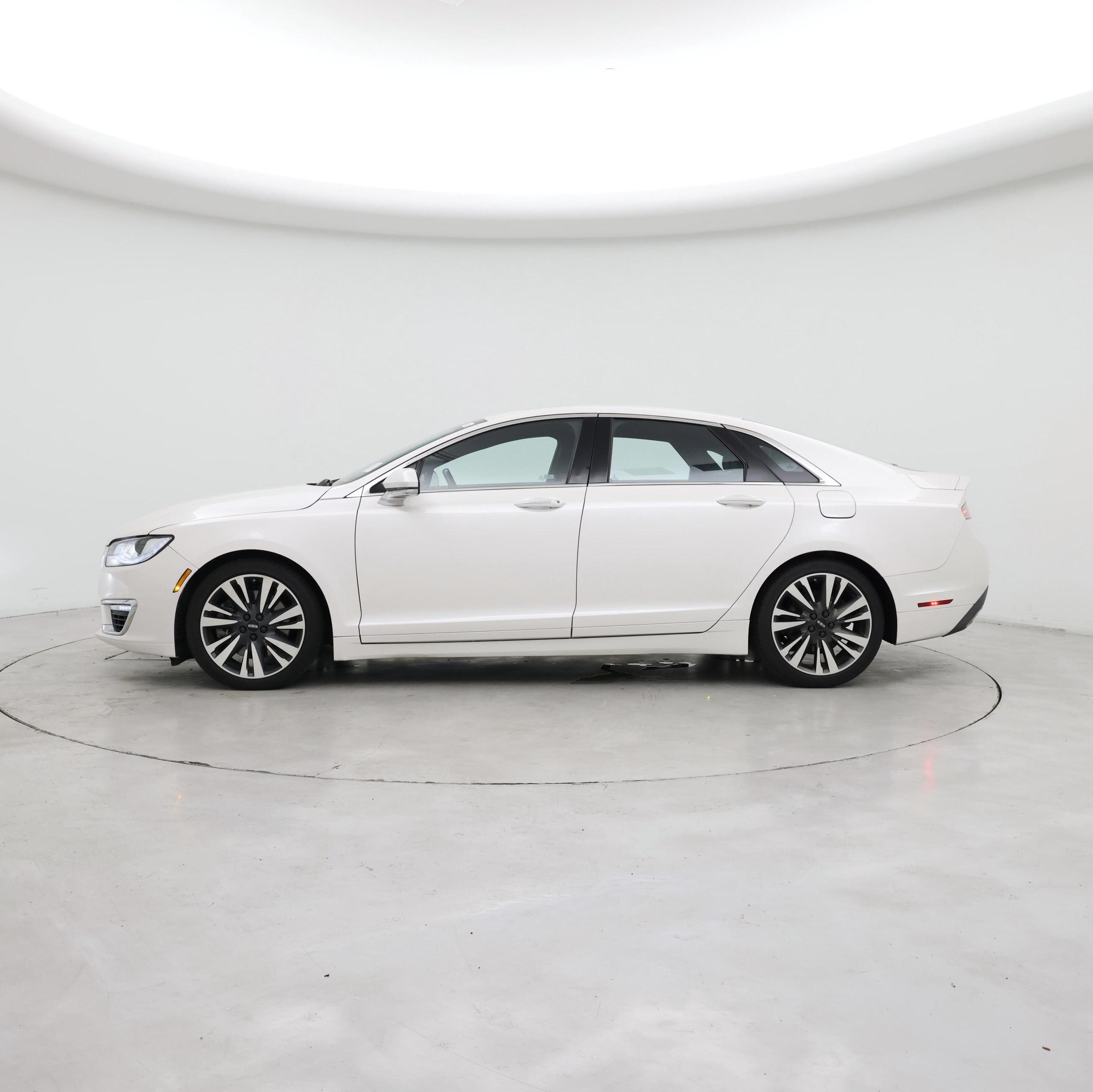 Thumbnail: 2017 Lincoln MKZ - 3