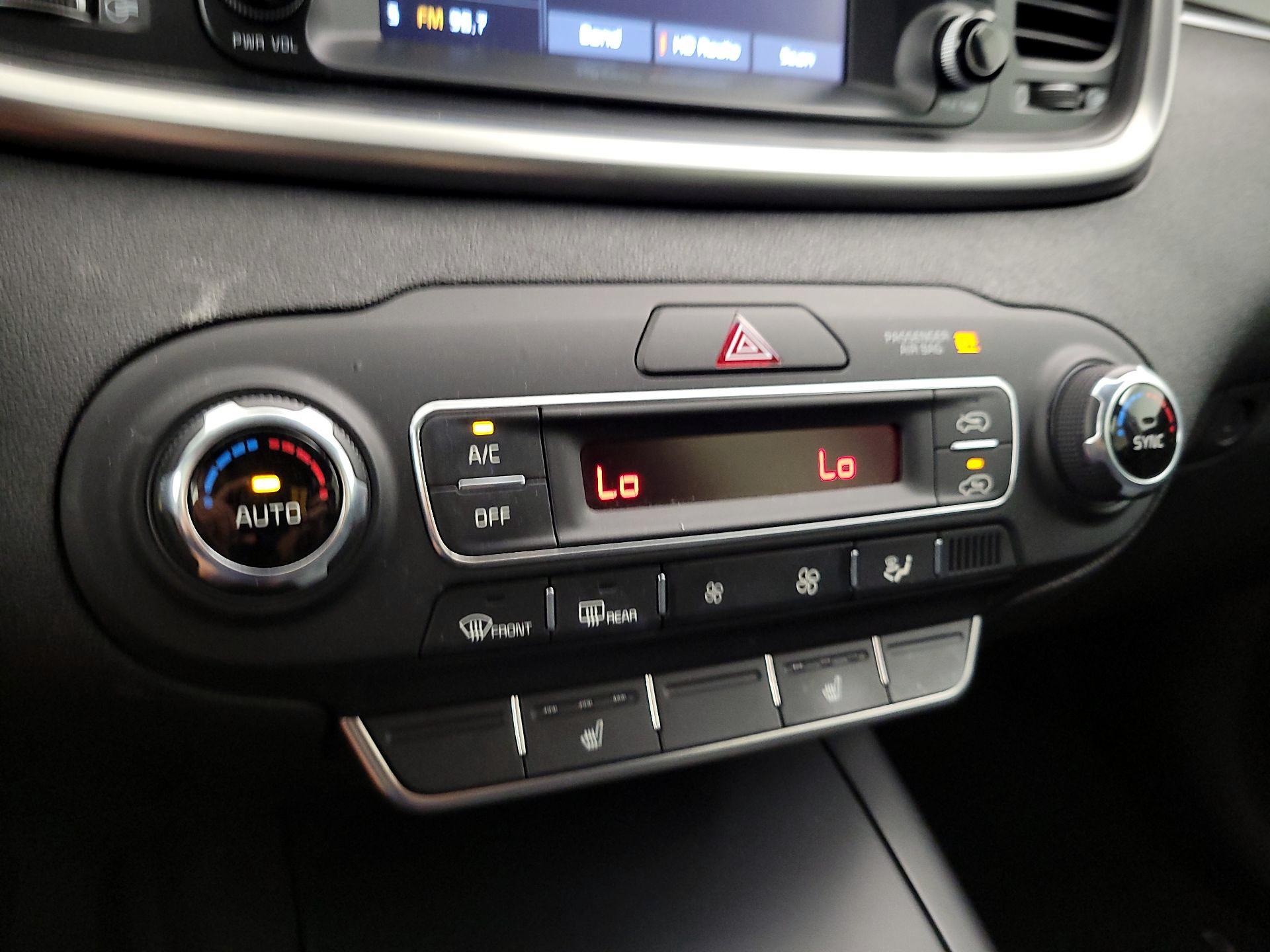 Thumbnail: 2019 Kia Sorento - 16