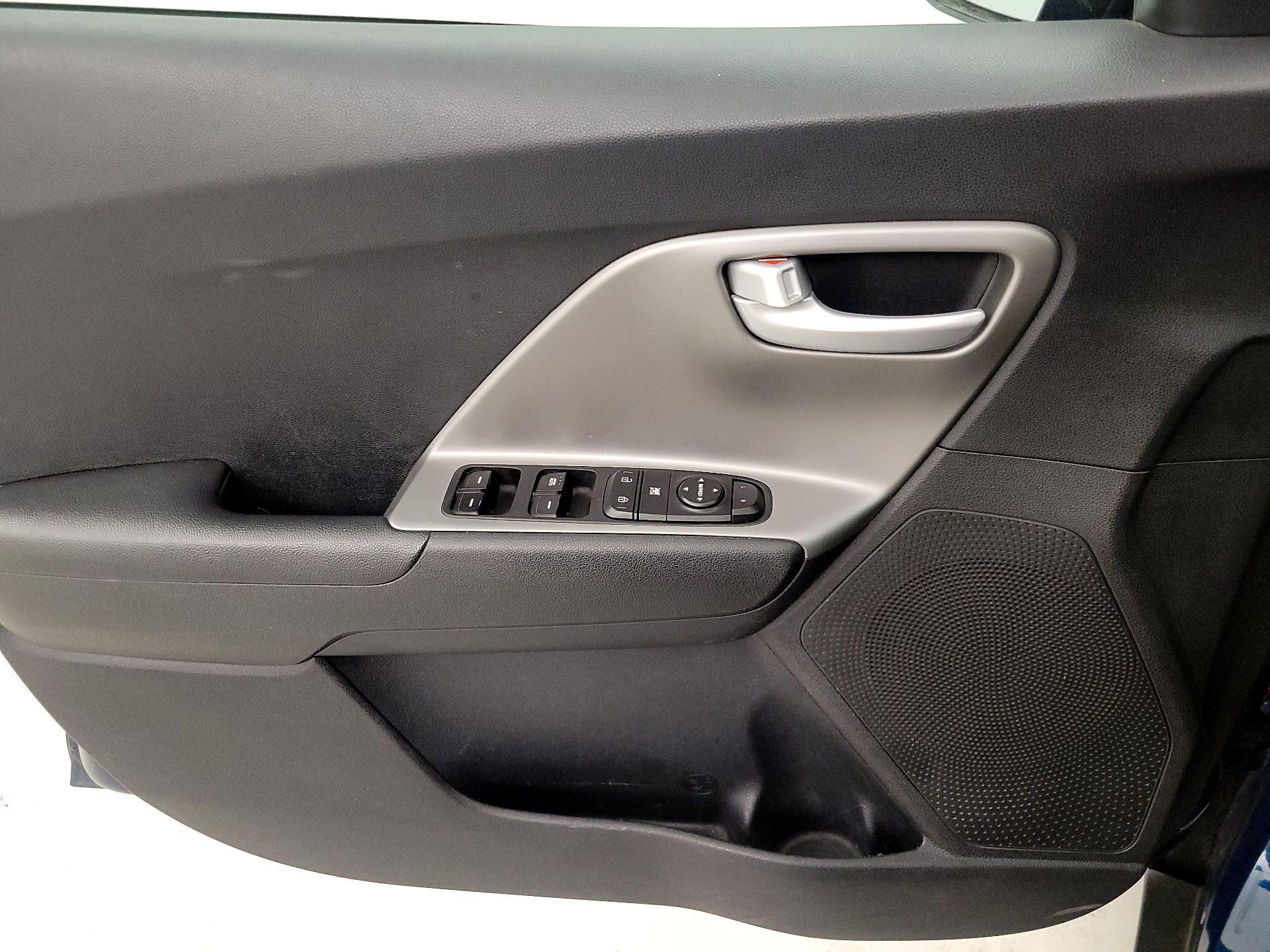 Thumbnail: 2019 Kia Niro - 12