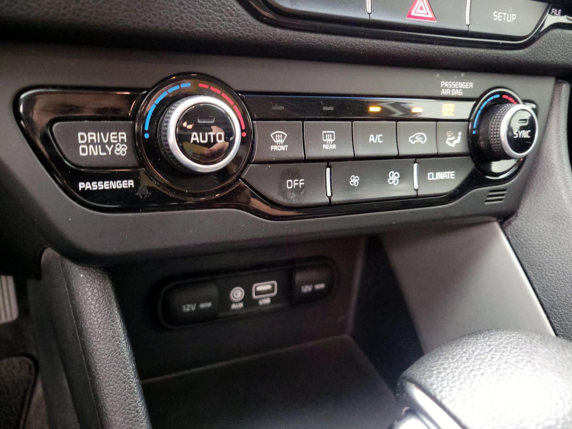 Thumbnail: 2019 Kia Niro - 16