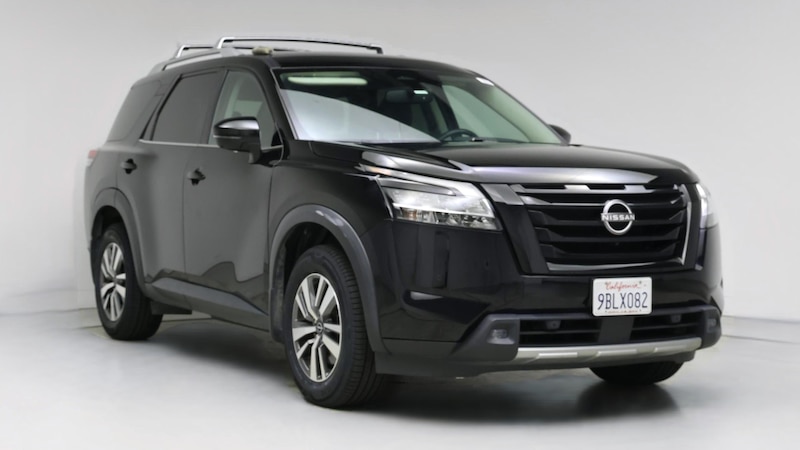 2022 Nissan Pathfinder SL Hero Image