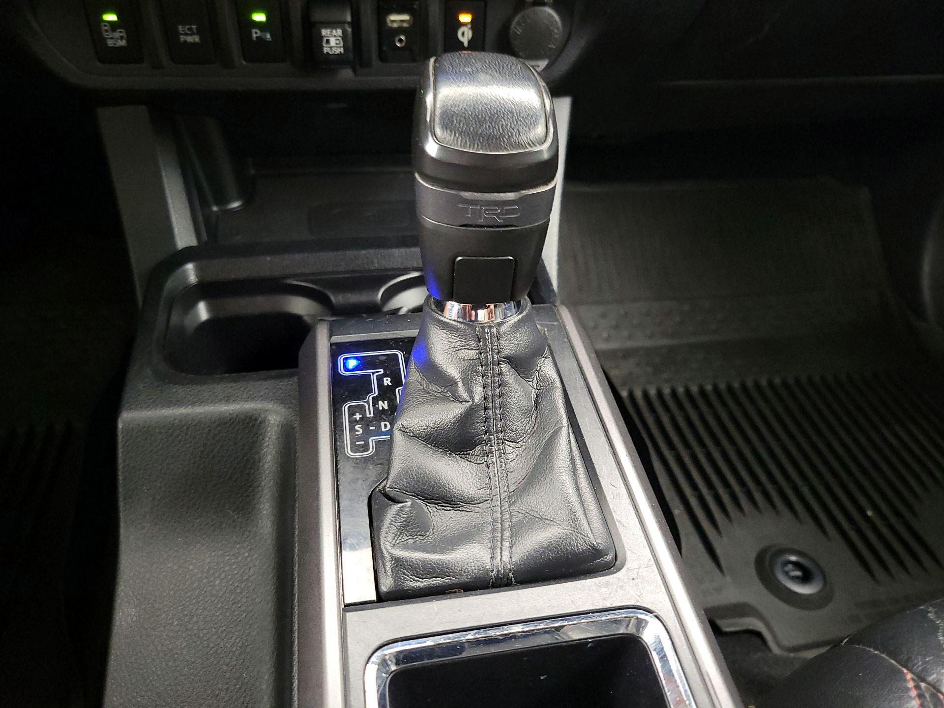 Thumbnail: 2019 Toyota Tacoma - 18