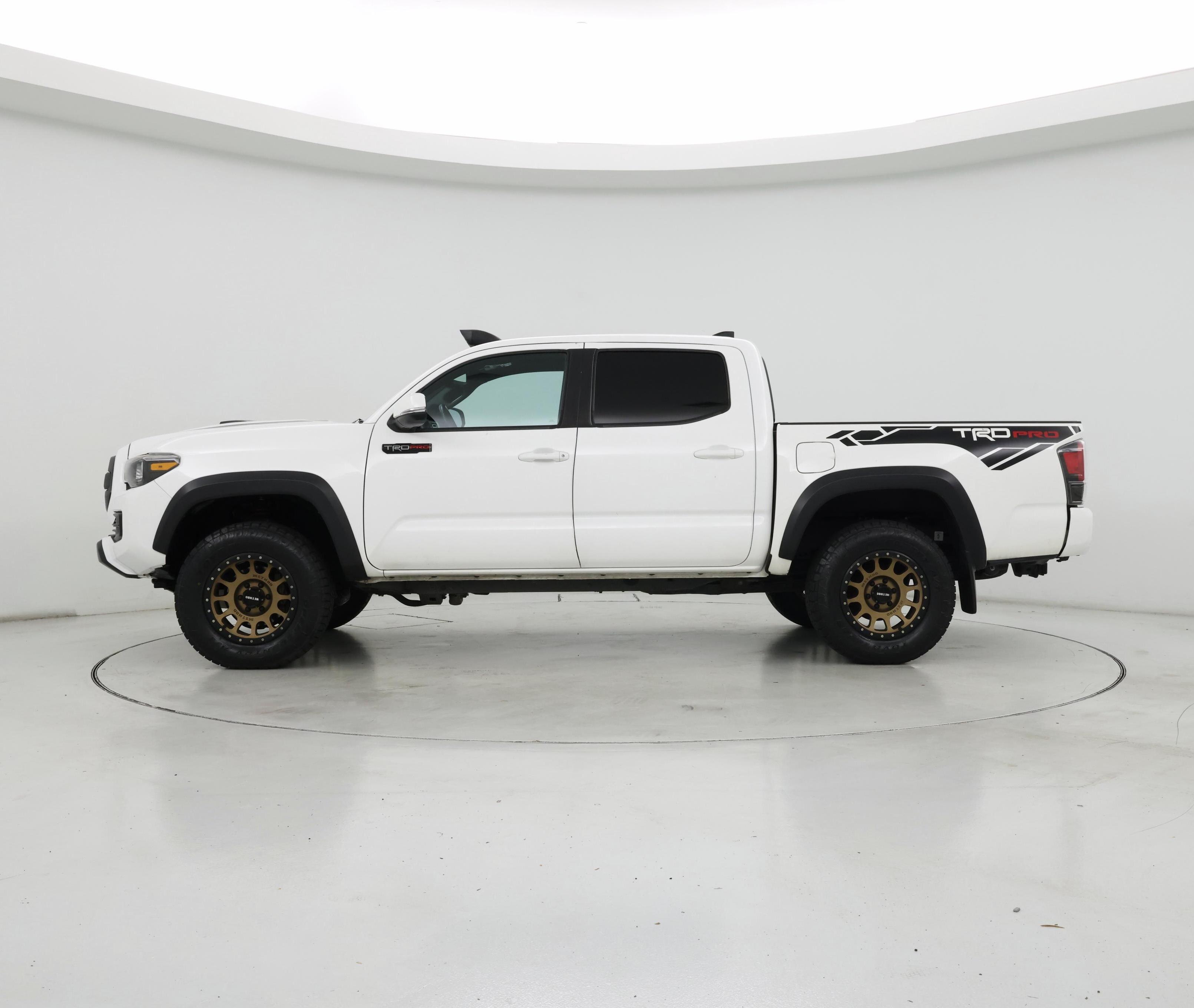 Thumbnail: 2019 Toyota Tacoma - 3