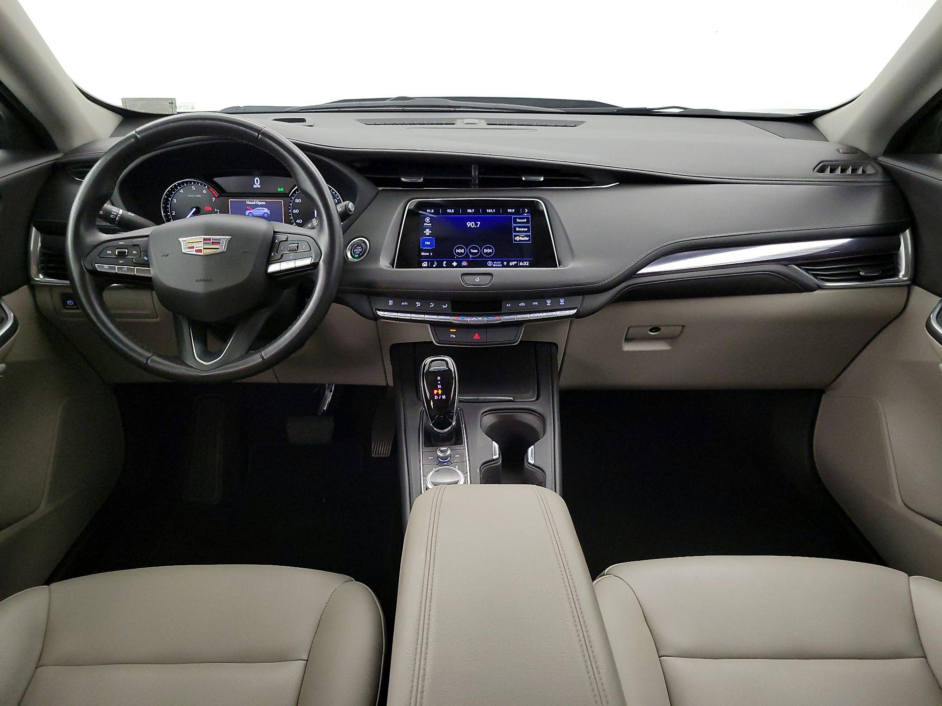 Thumbnail: 2022 Cadillac XT4 - 9