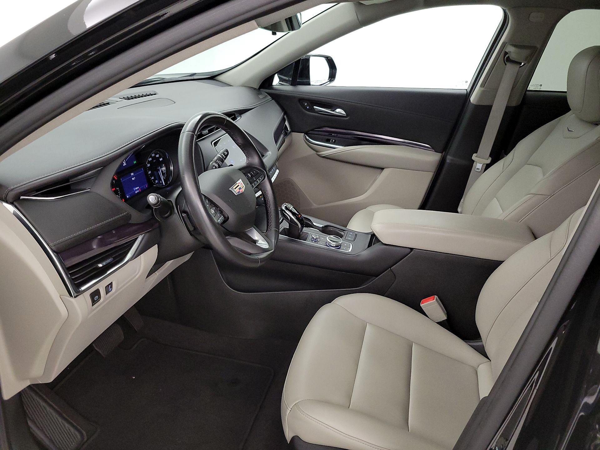 Thumbnail: 2022 Cadillac XT4 - 11