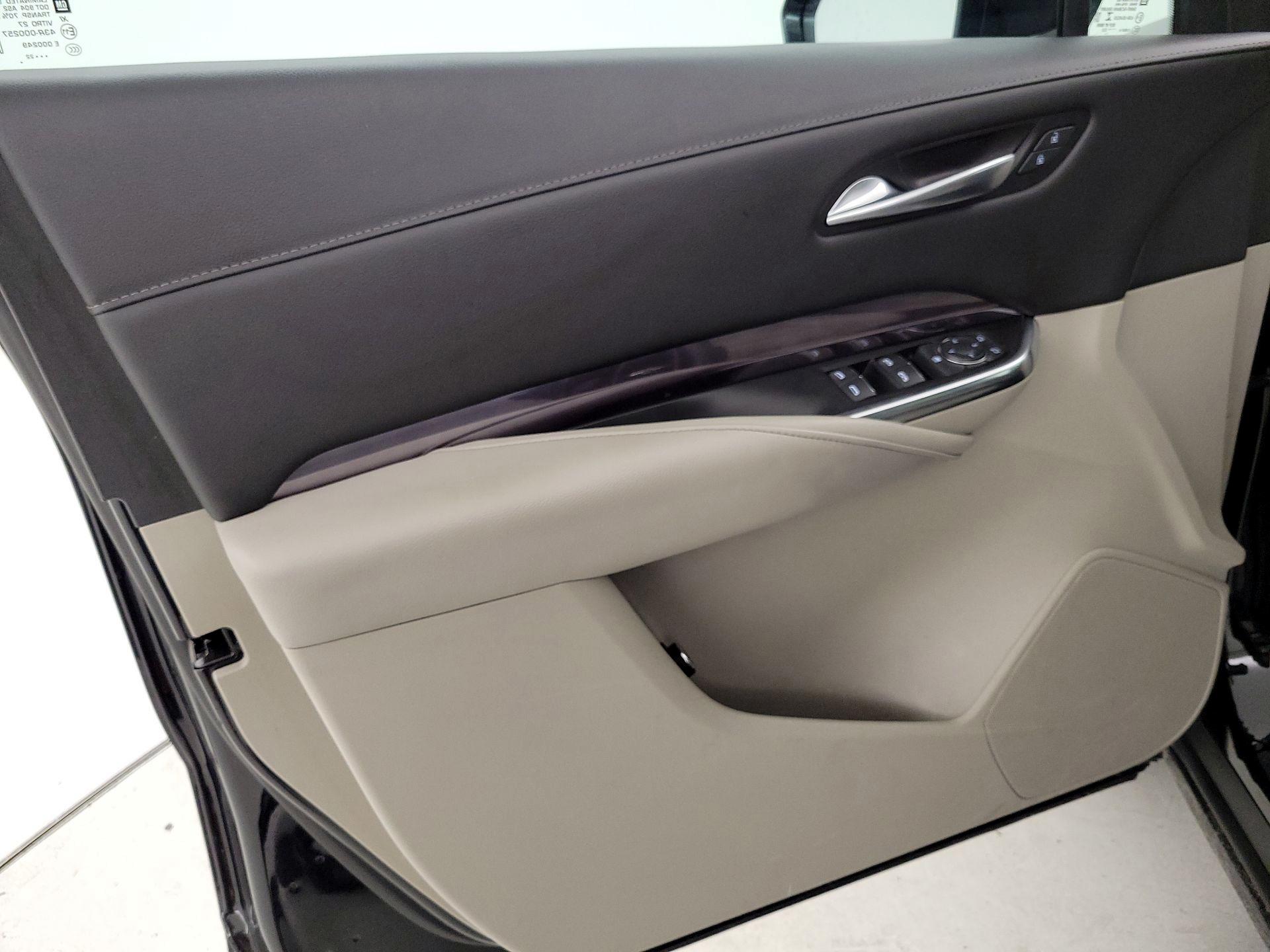 Thumbnail: 2022 Cadillac XT4 - 12