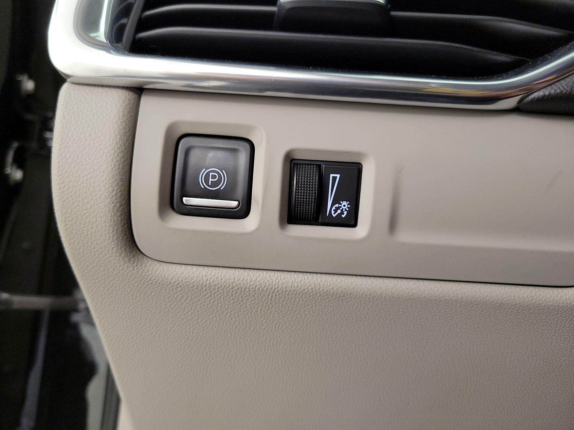Thumbnail: 2022 Cadillac XT4 - 13