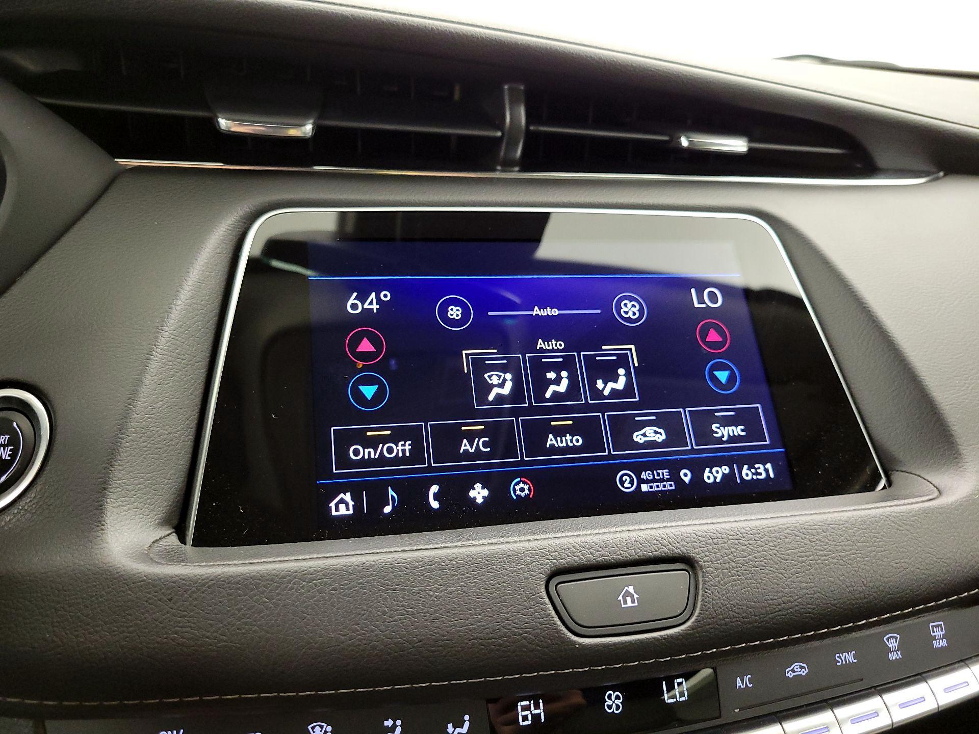 Thumbnail: 2022 Cadillac XT4 - 16