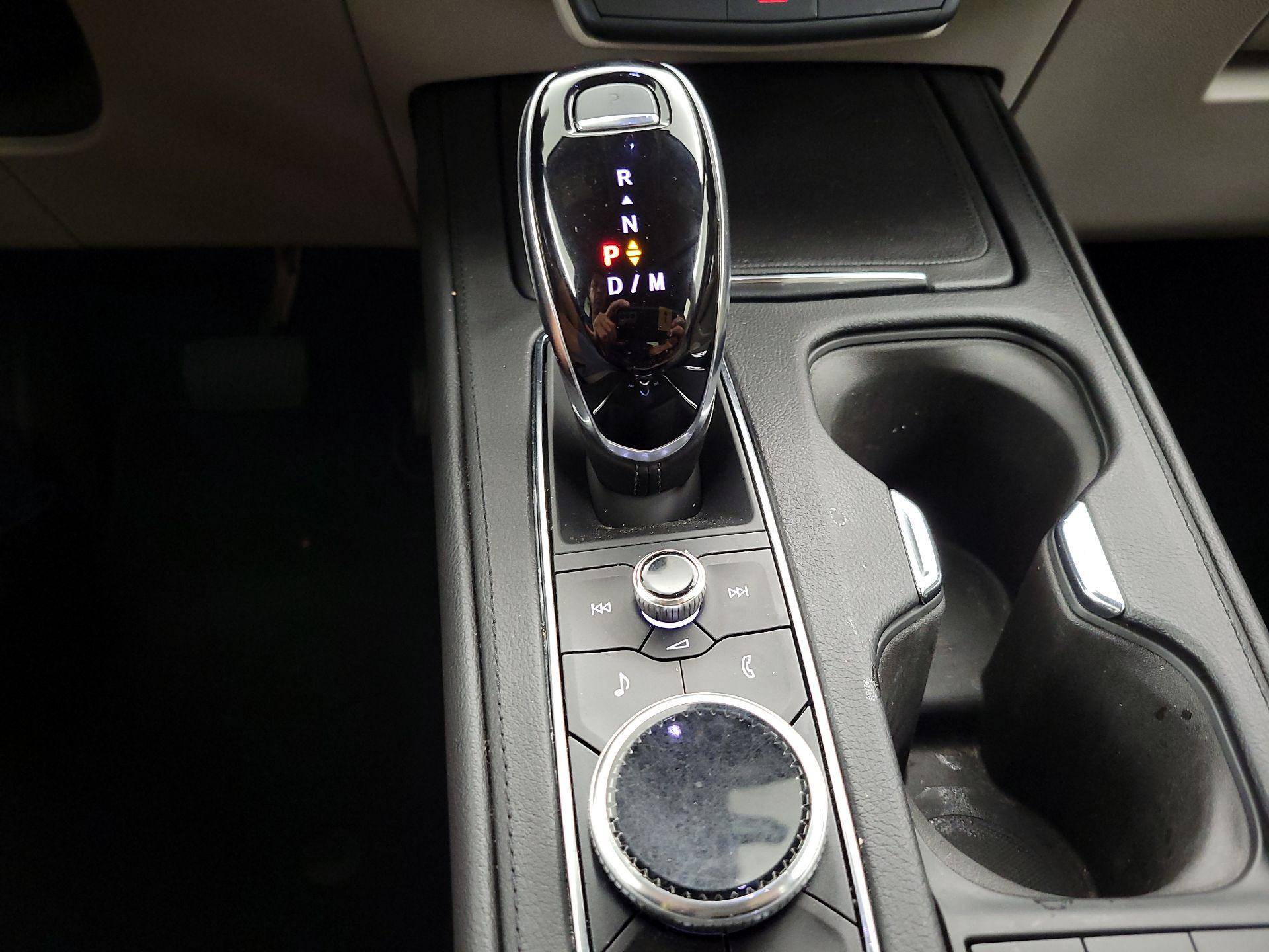 Thumbnail: 2022 Cadillac XT4 - 17