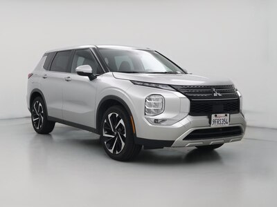 Silver 2023 Mitsubishi Outlander SE