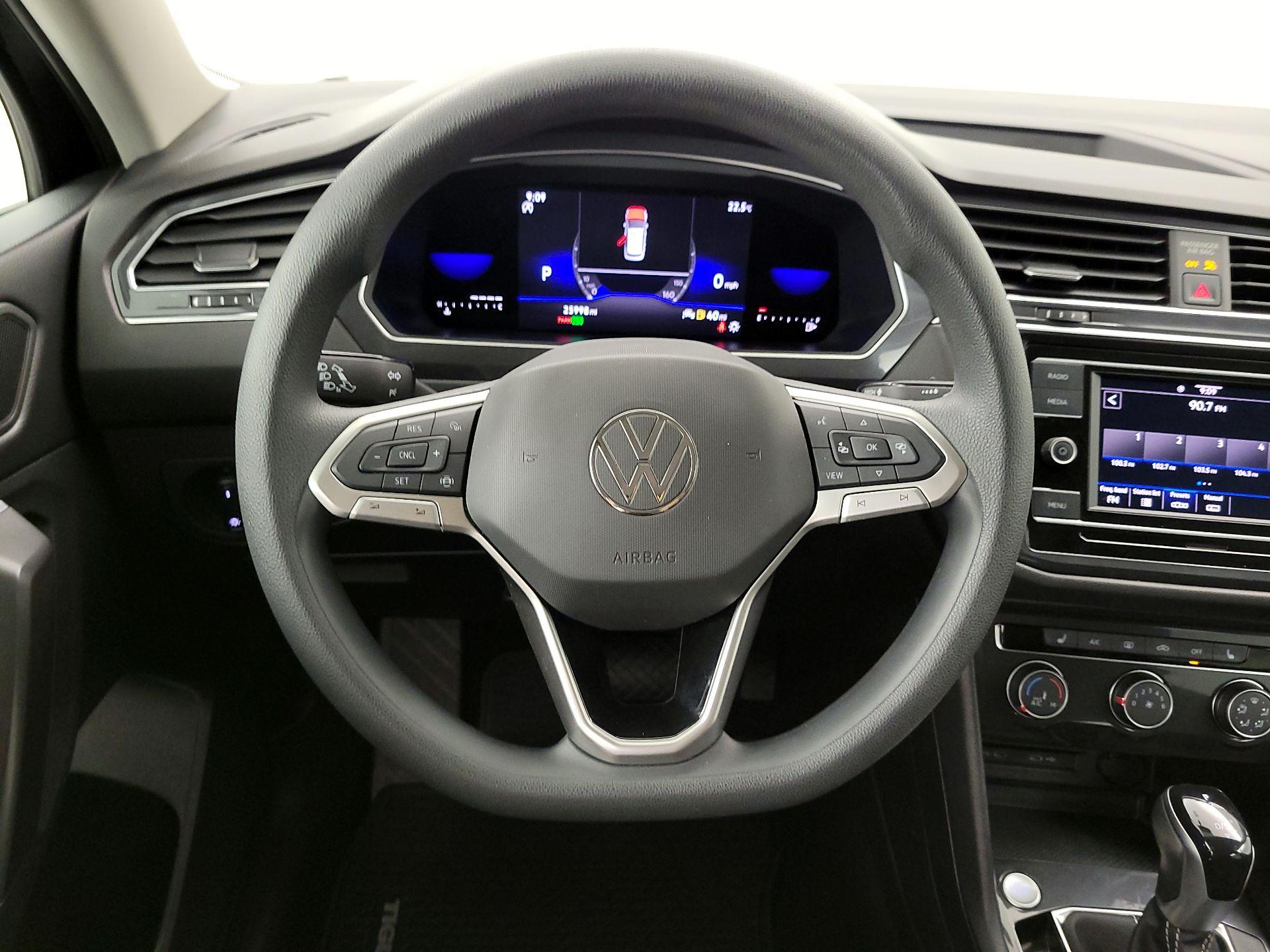 Thumbnail: 2022 Volkswagen Tiguan - 10