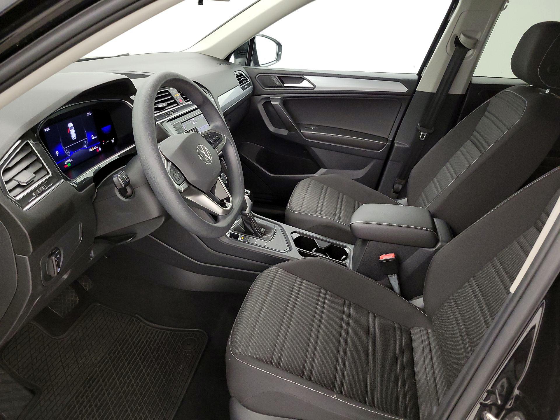 Thumbnail: 2022 Volkswagen Tiguan - 11