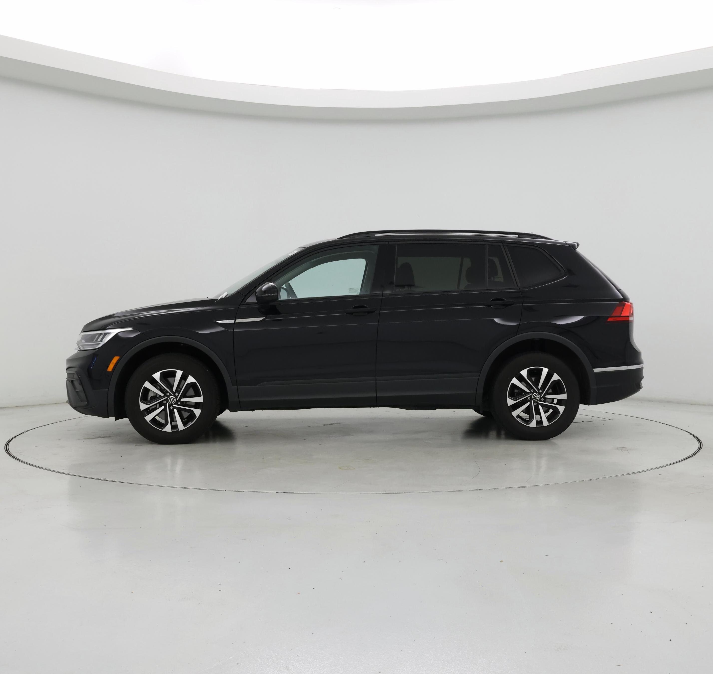 Thumbnail: 2022 Volkswagen Tiguan - 3