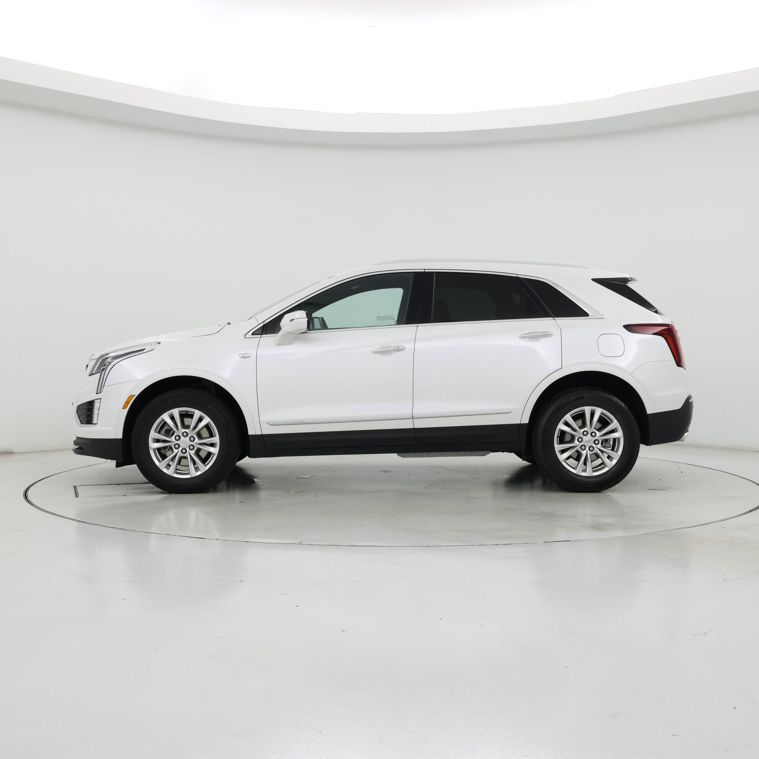 Thumbnail: 2022 Cadillac XT5 - 3