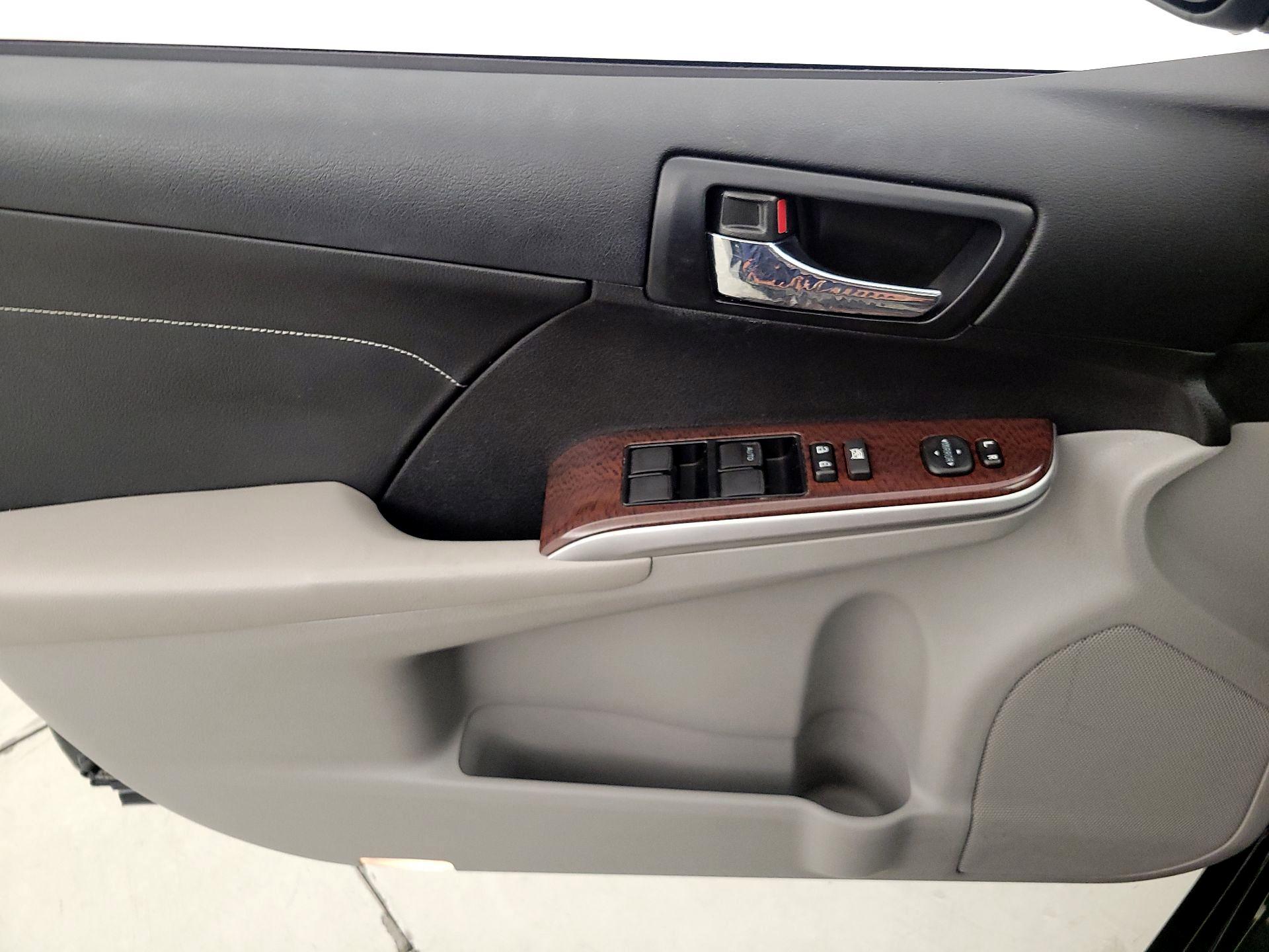 Thumbnail: 2014 Toyota Camry - 12