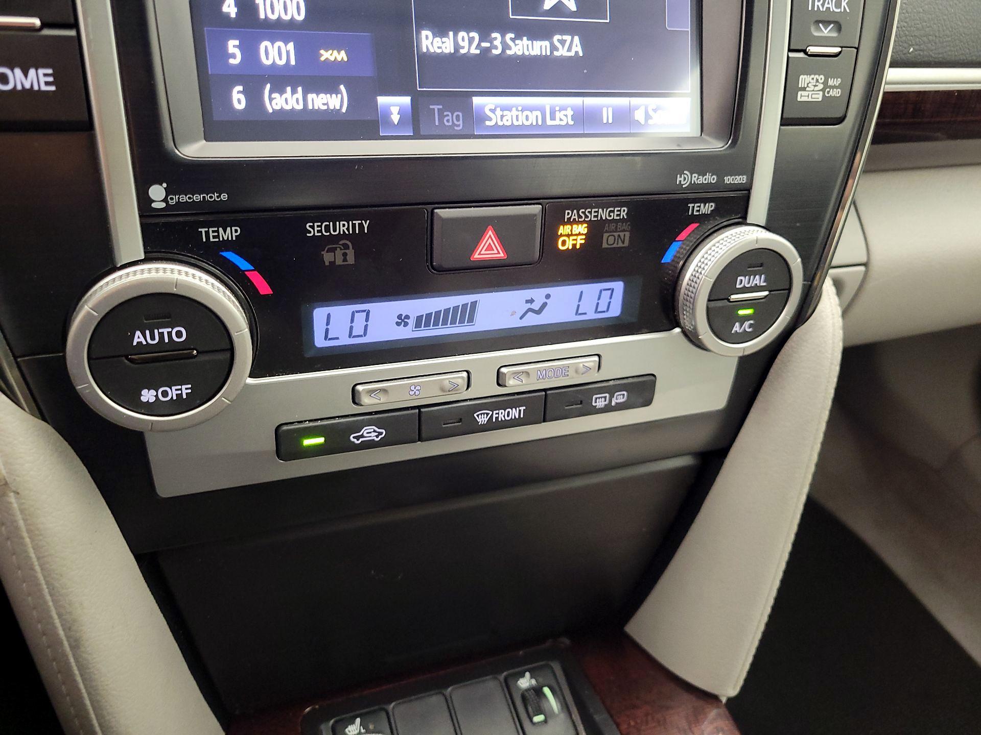 Thumbnail: 2014 Toyota Camry - 15