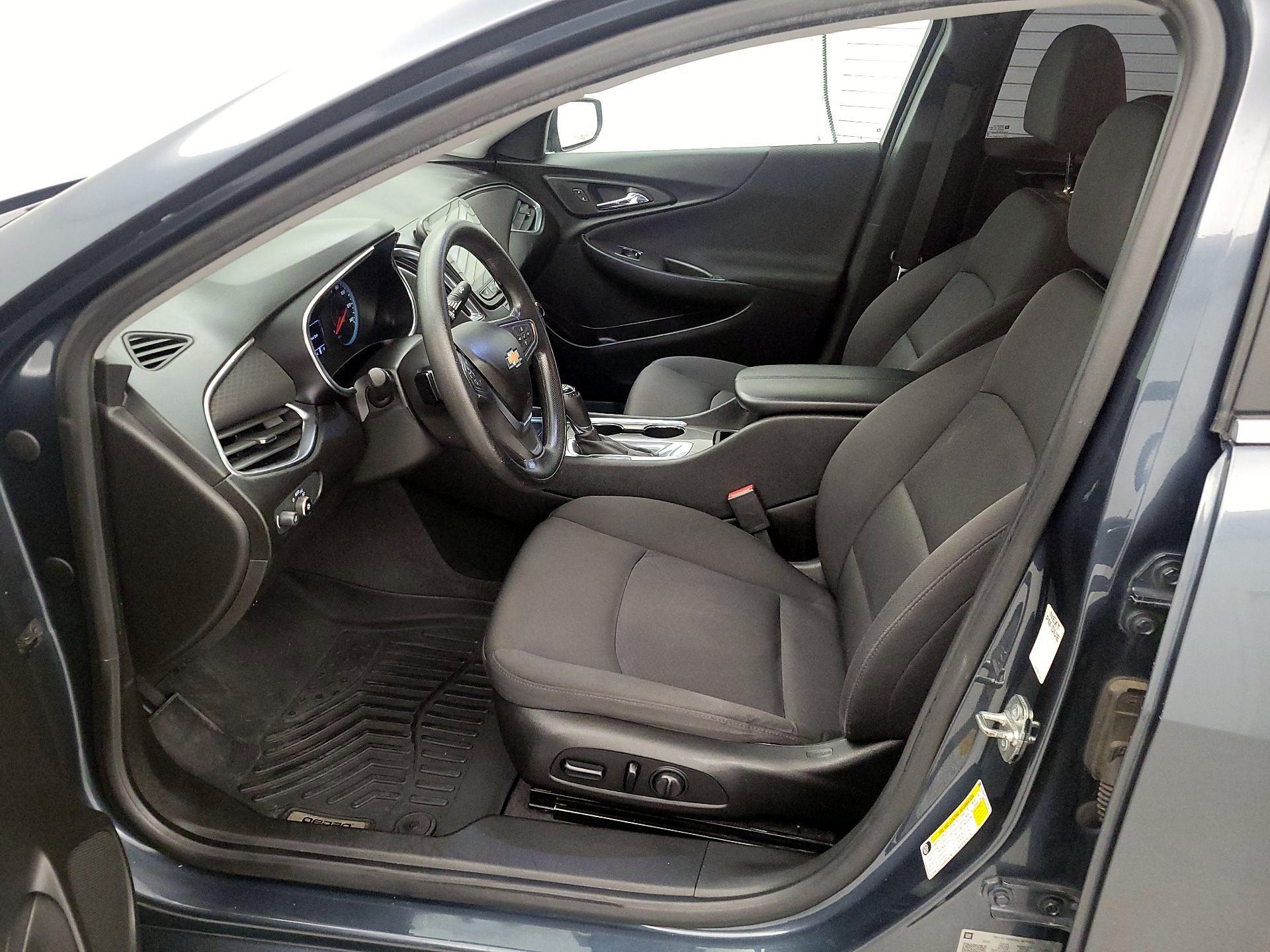Thumbnail: 2019 Chevrolet Malibu - 11