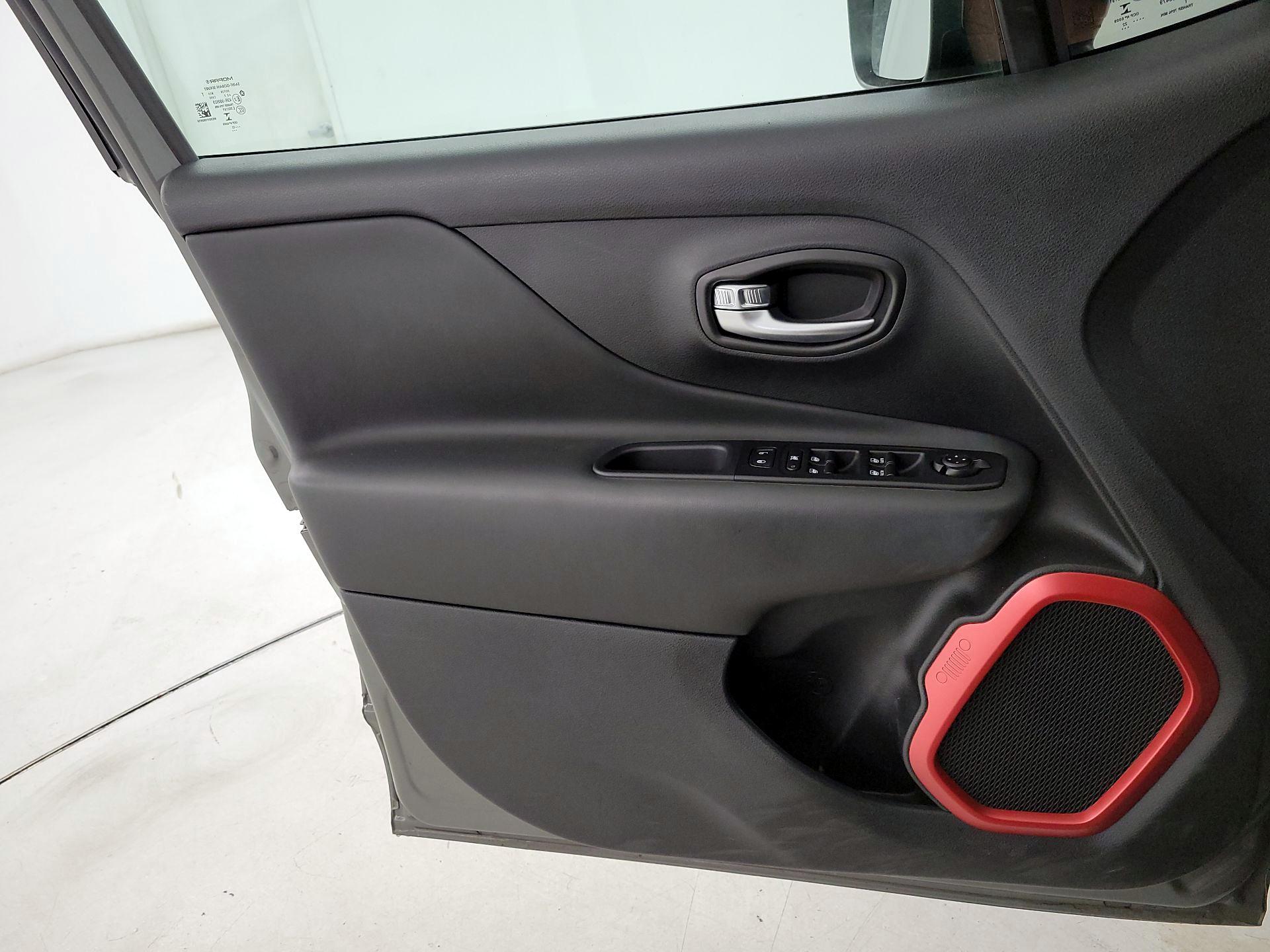 Thumbnail: 2022 Jeep Renegade - 12