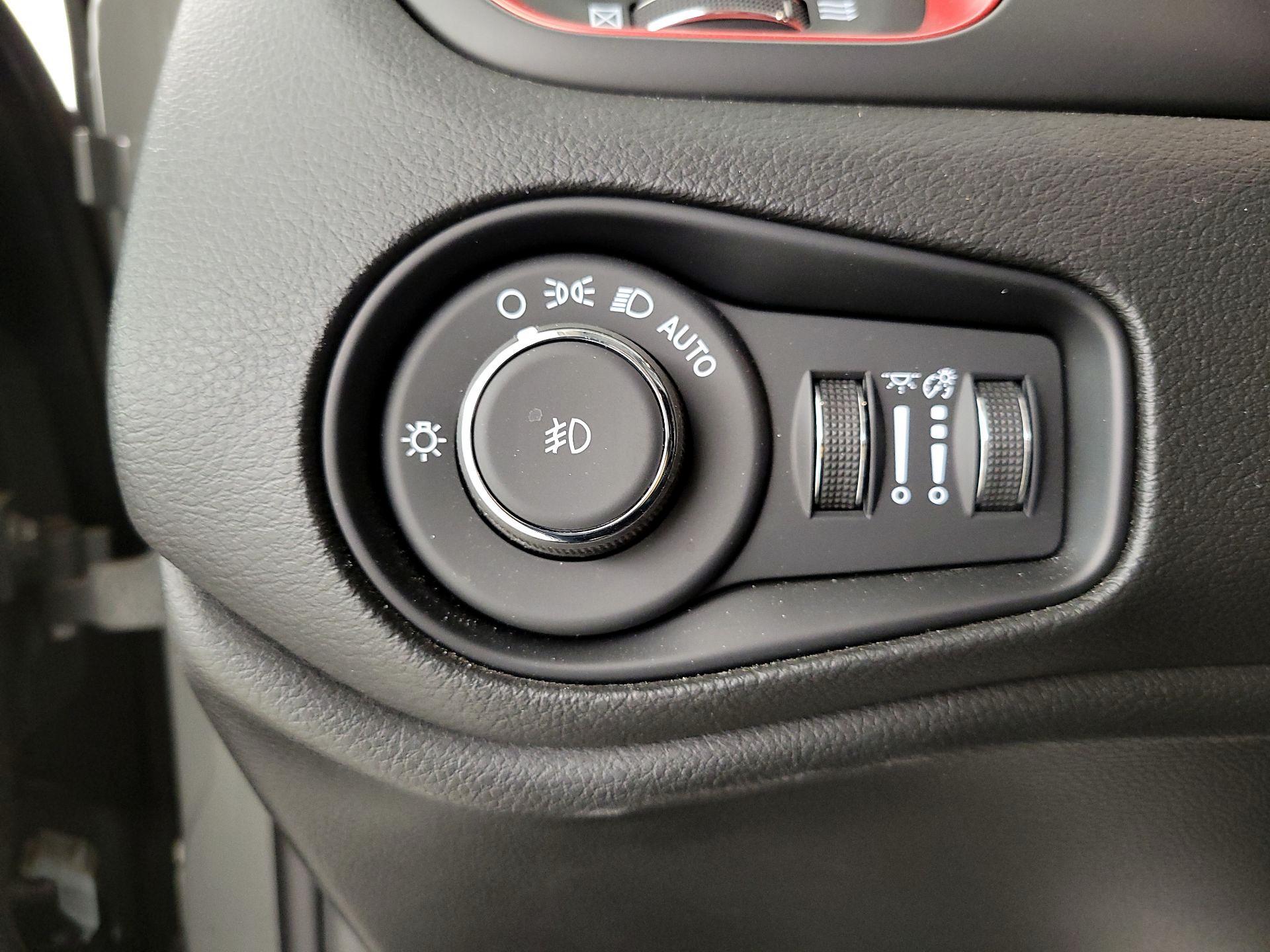 Thumbnail: 2022 Jeep Renegade - 13