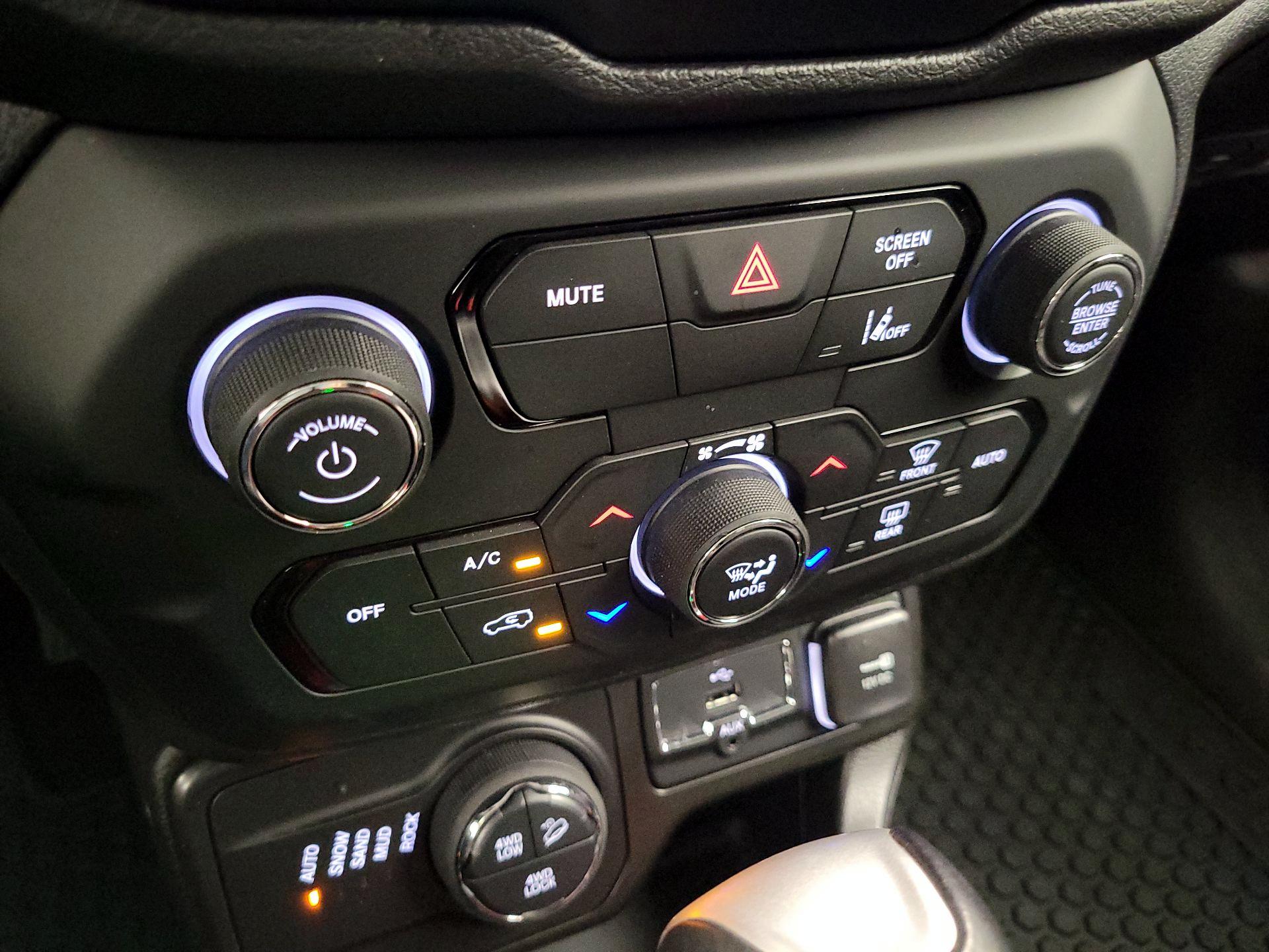 Thumbnail: 2022 Jeep Renegade - 17