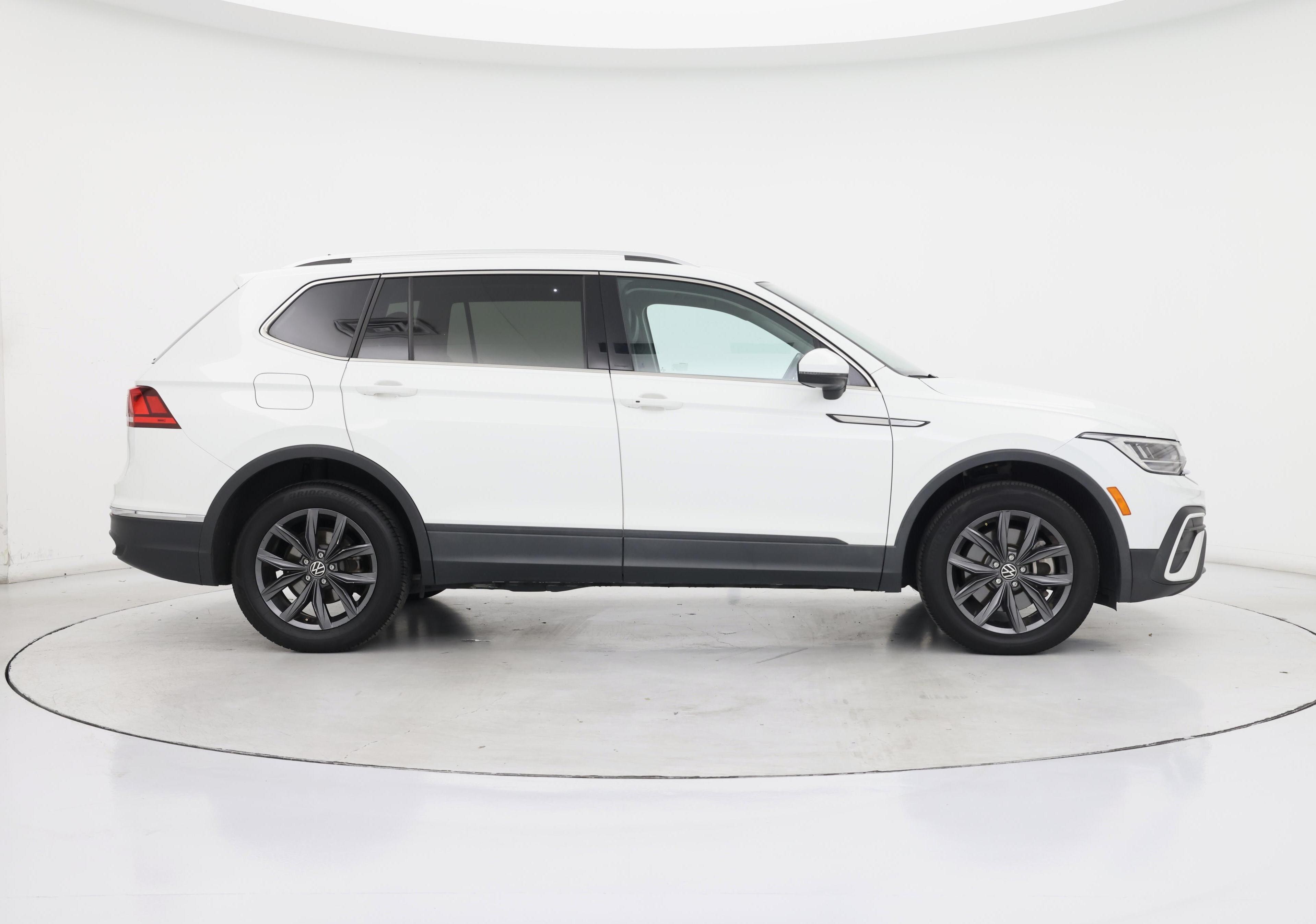 Thumbnail: 2022 Volkswagen Tiguan - 7