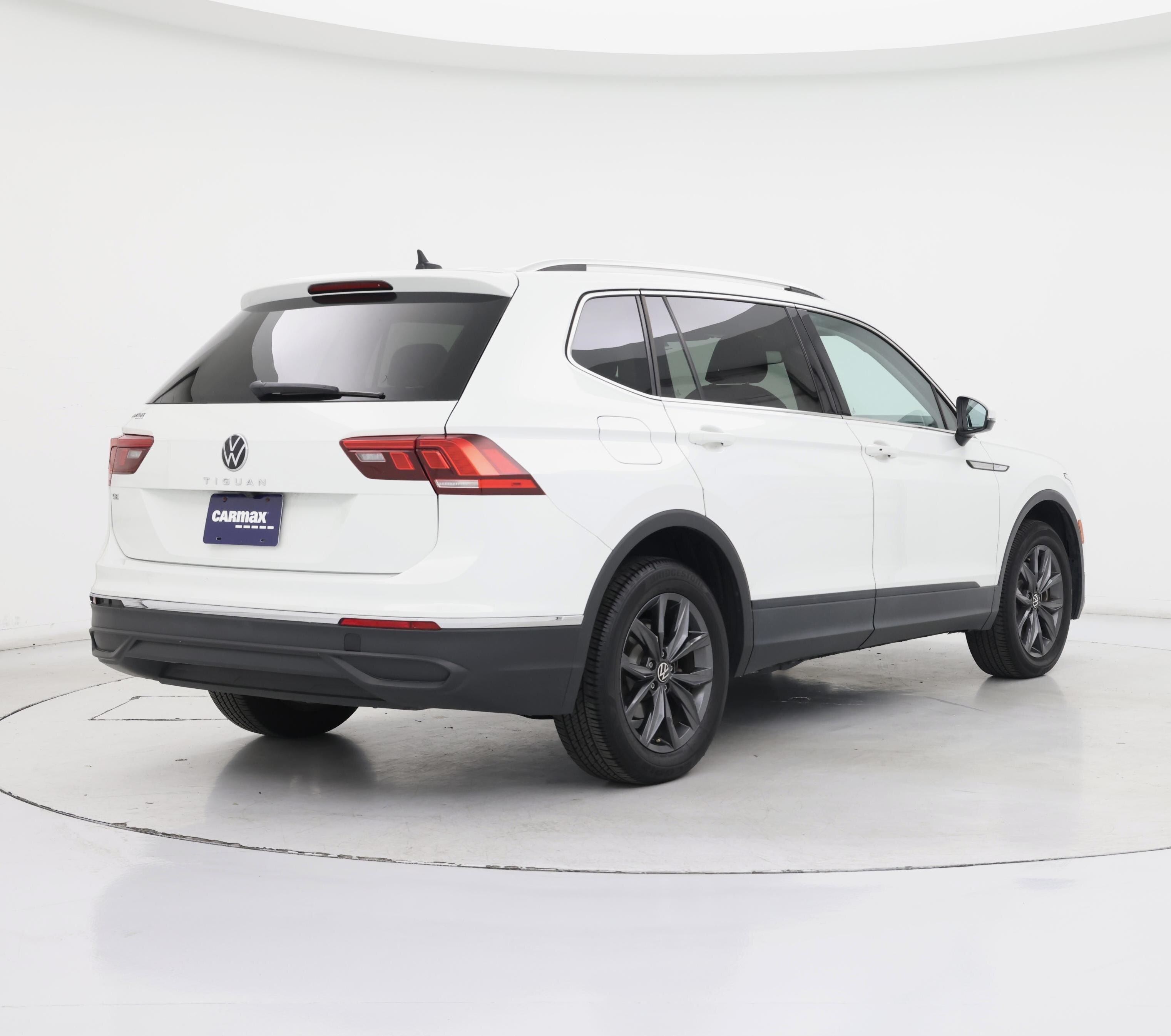 Thumbnail: 2022 Volkswagen Tiguan - 8
