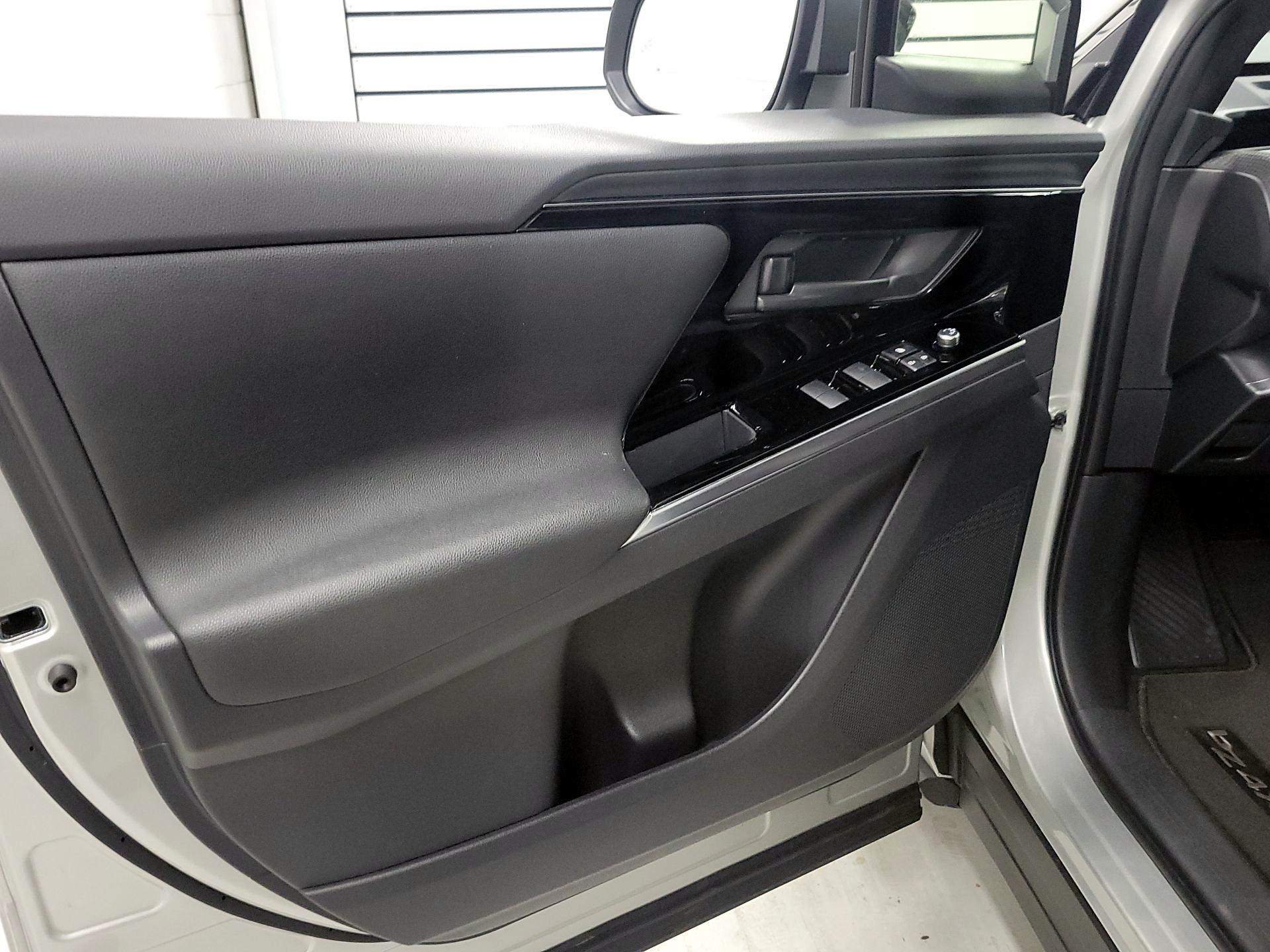 Thumbnail: 2023 Toyota bZ4X - 12