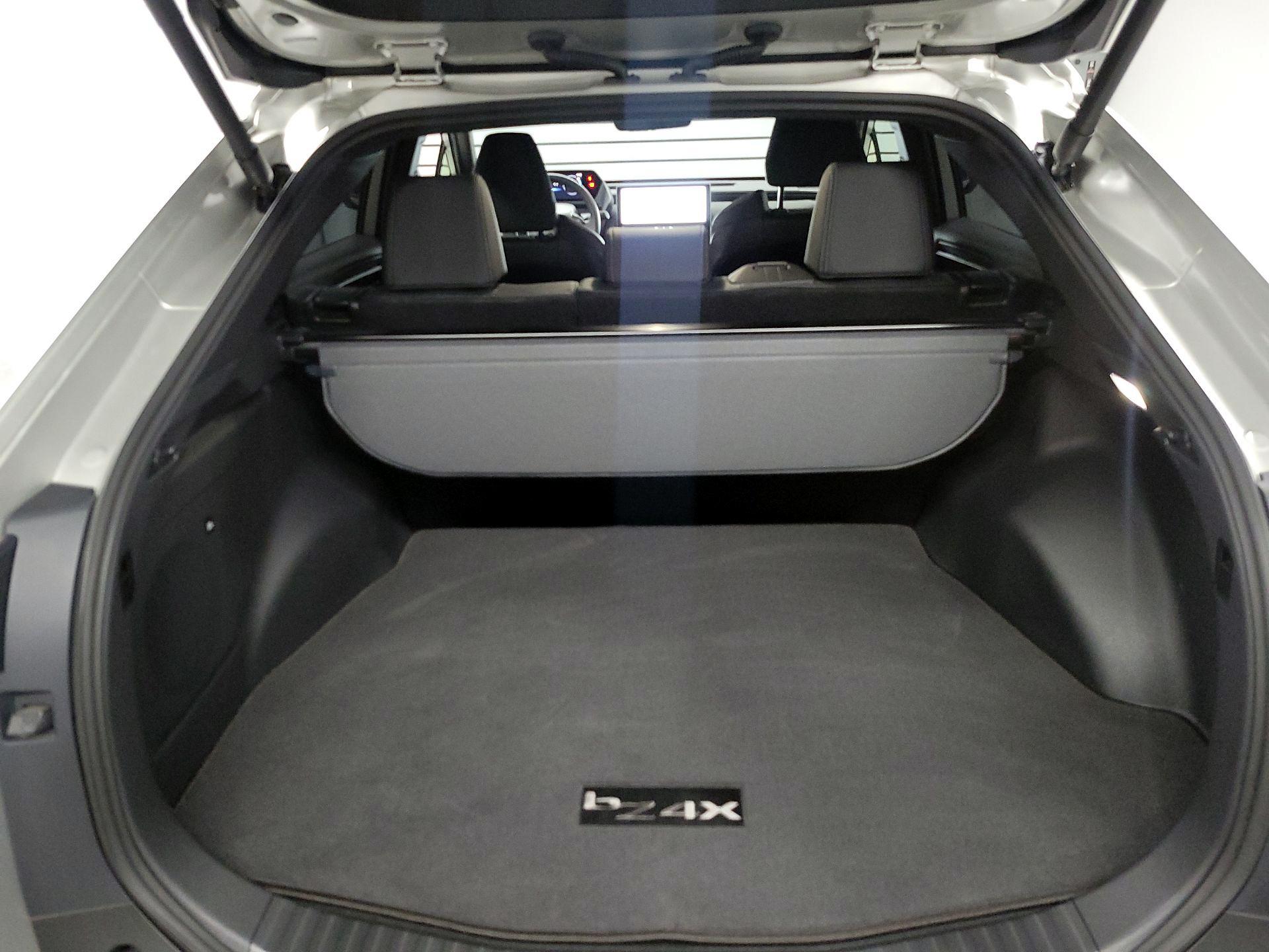 Thumbnail: 2023 Toyota bZ4X - 18