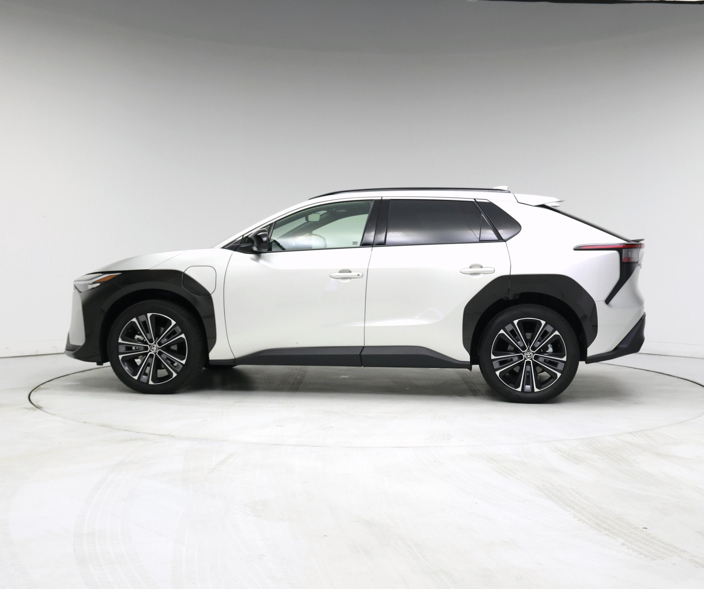 Thumbnail: 2023 Toyota bZ4X - 3