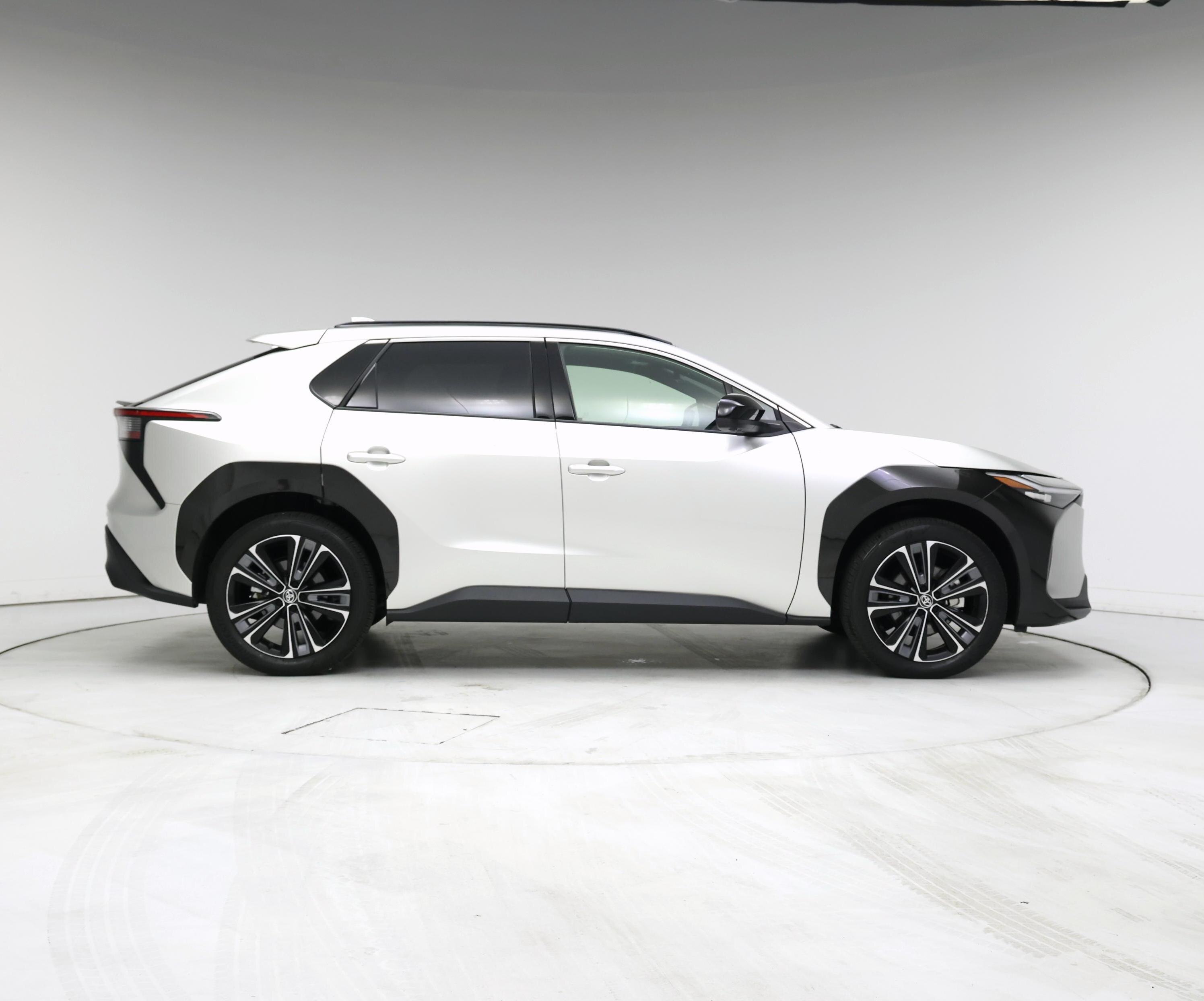 Thumbnail: 2023 Toyota bZ4X - 7