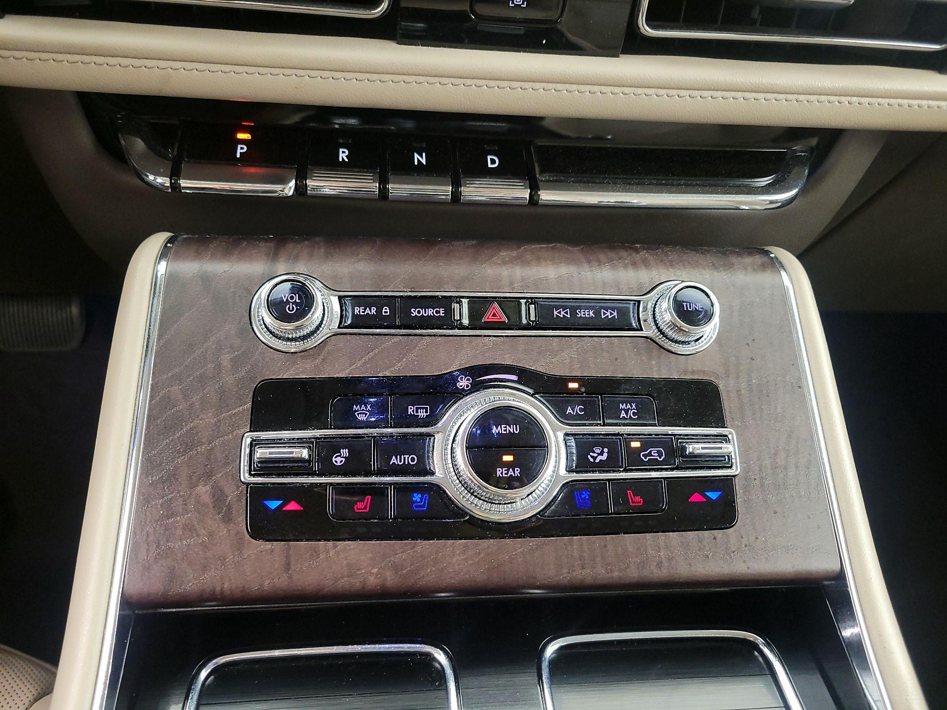 Thumbnail: 2022 Lincoln Aviator - 17